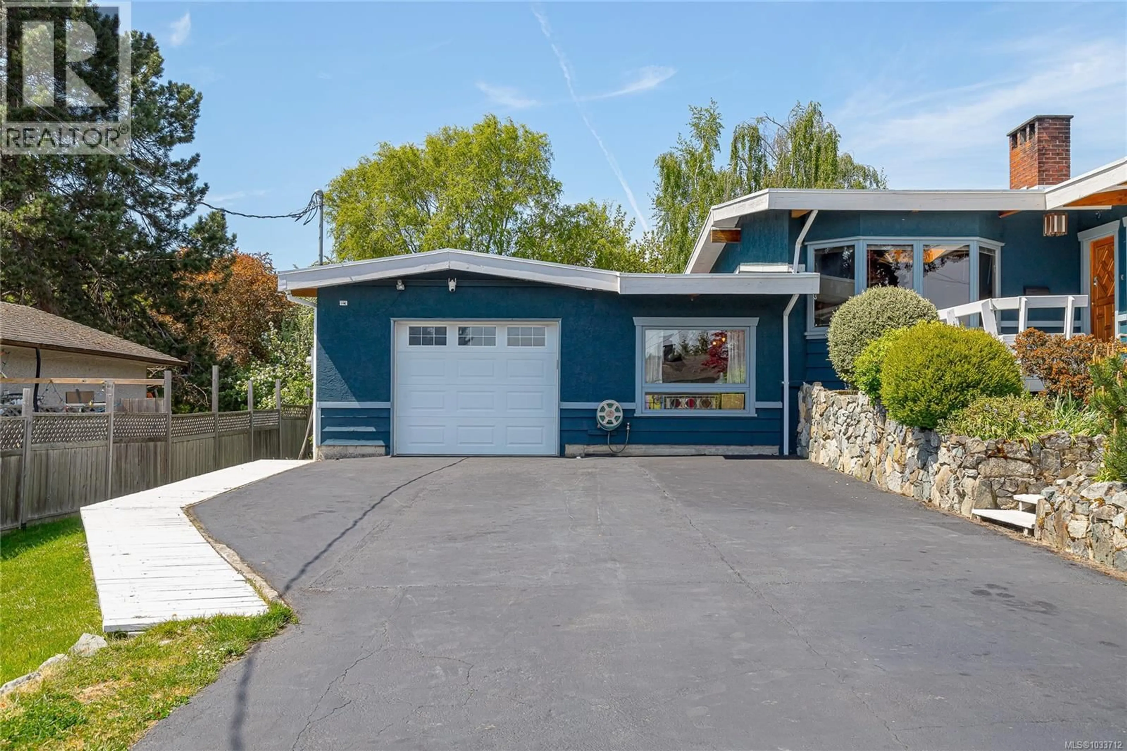 Home with vinyl exterior material, street for 4348 HARDER ROAD, Saanich British Columbia V8Z5L4