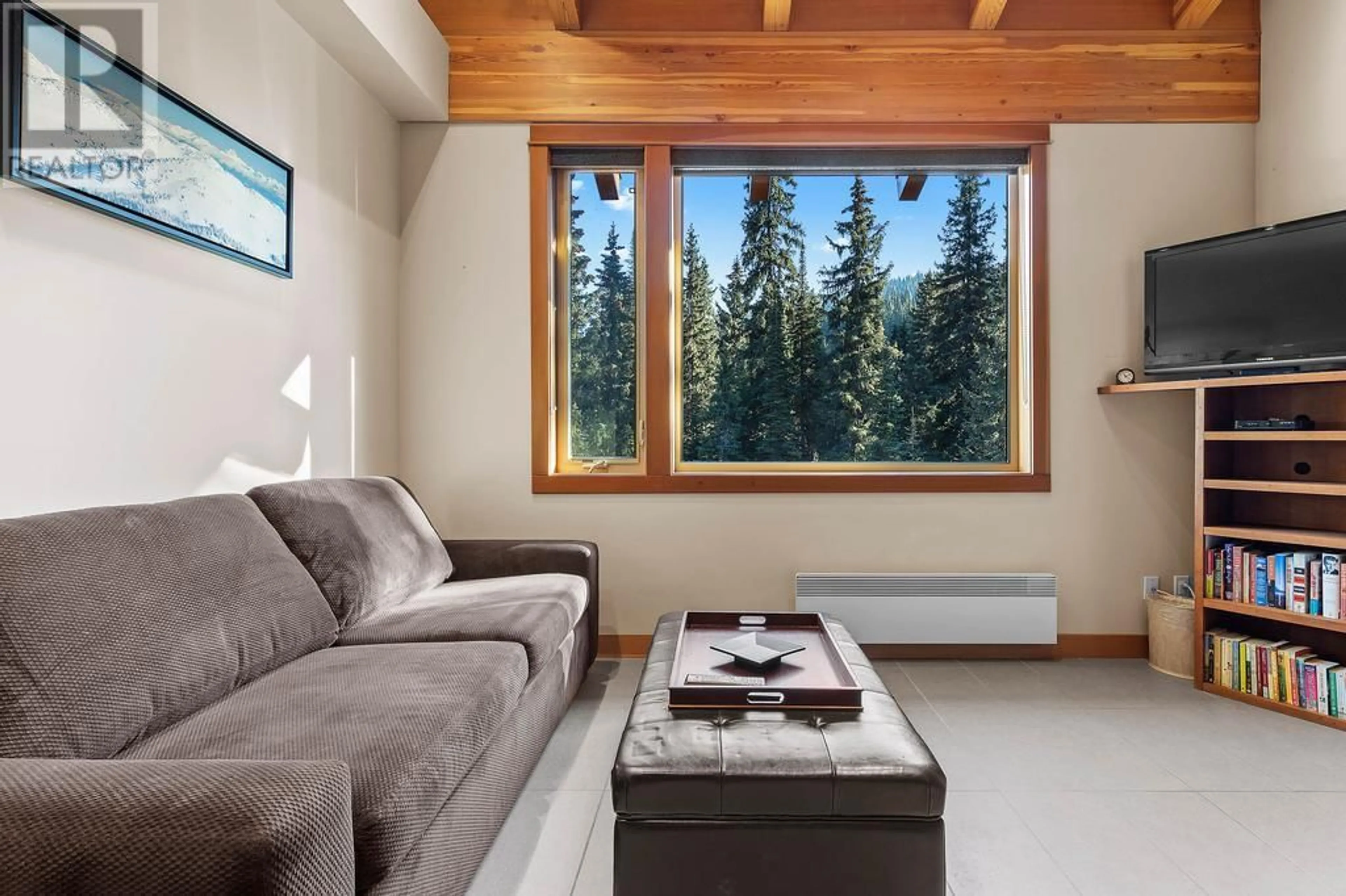 Living room with furniture, unknown for 403 - 3270 VILLAGE WAY, Kamloops British Columbia V0E5N0