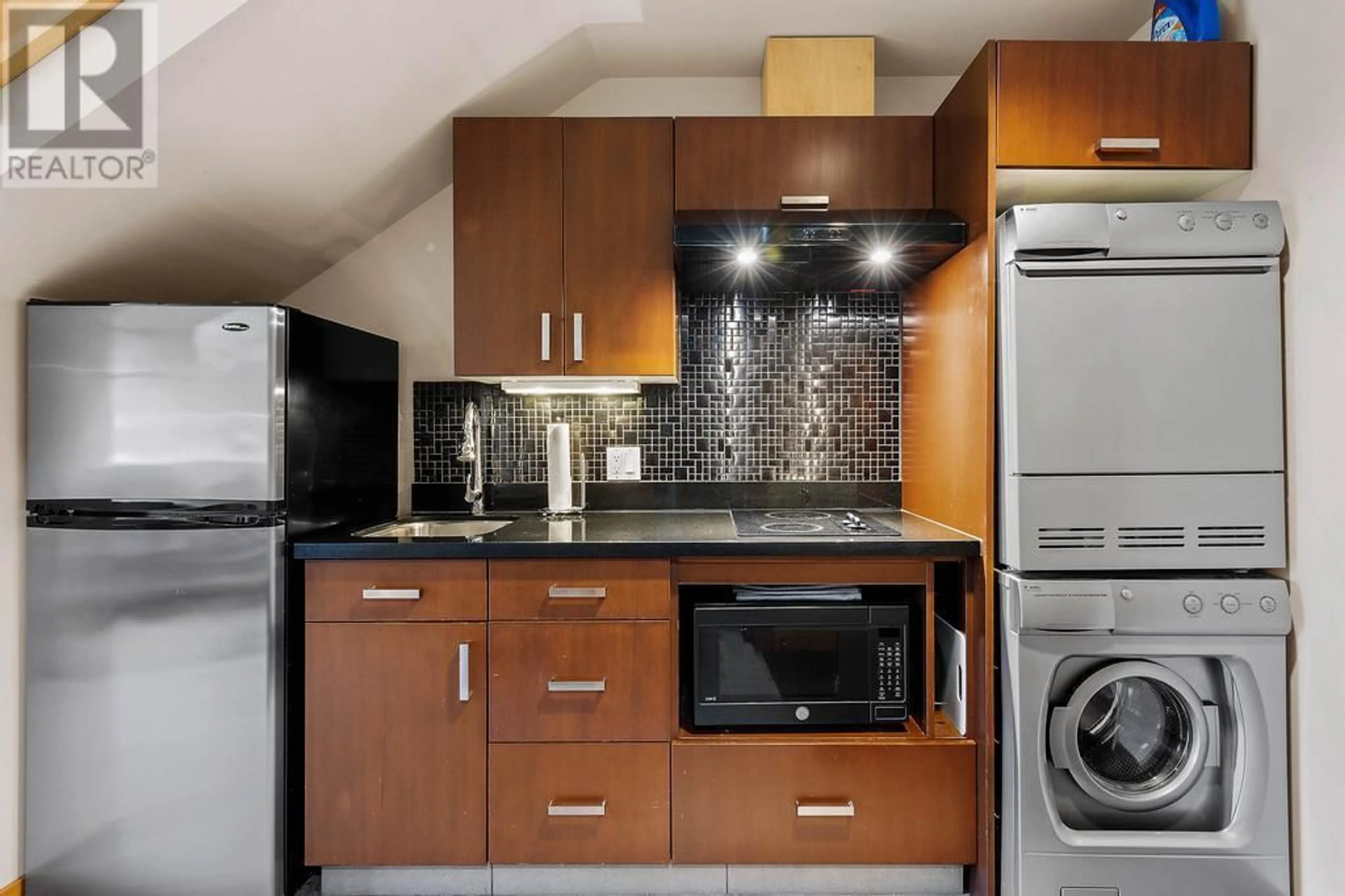 Standard kitchen, unknown for 403 - 3270 VILLAGE WAY, Kamloops British Columbia V0E5N0