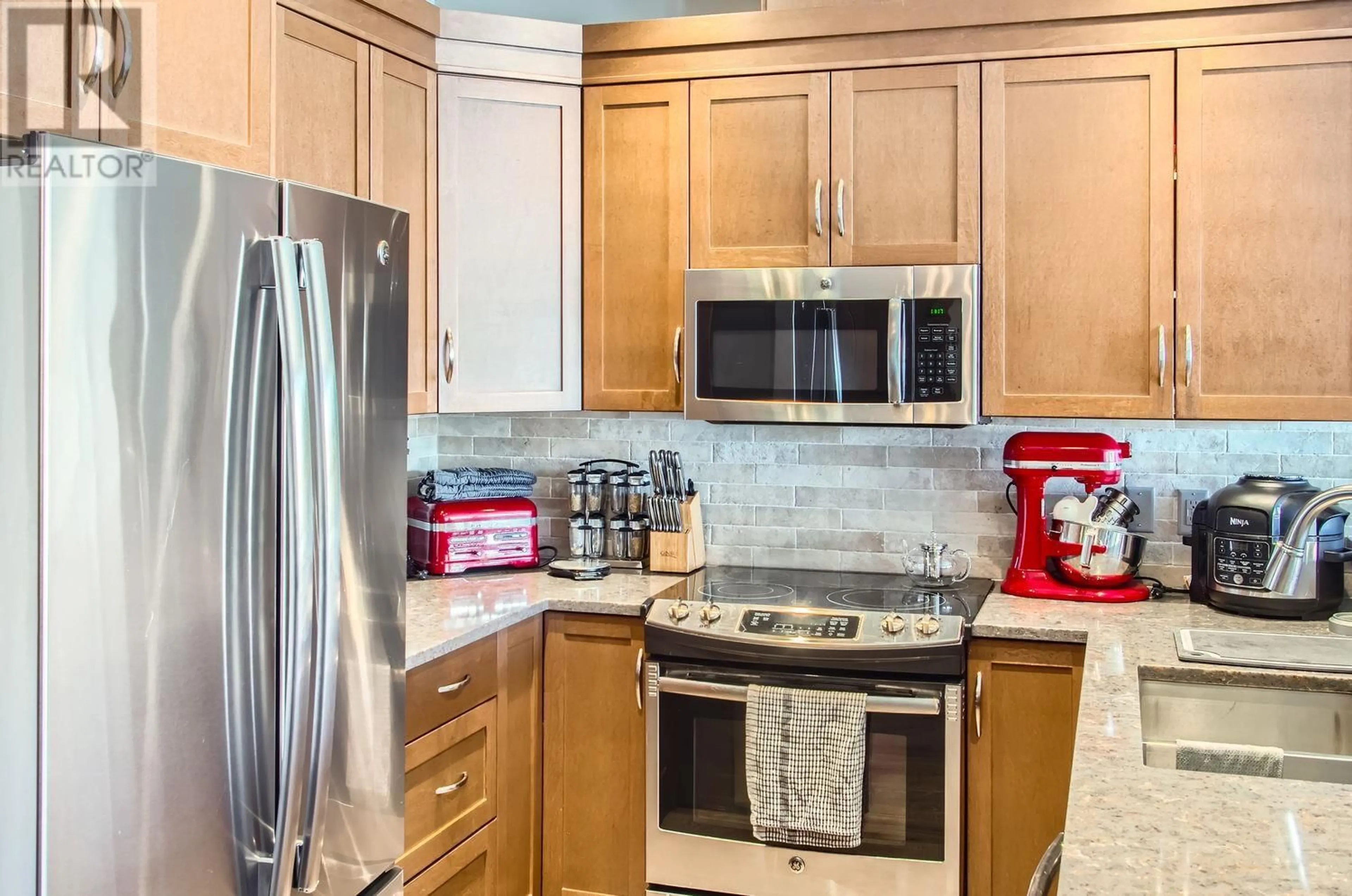 Standard kitchen, ceramic/tile floor for 203B - 375 RAVEN RIDGE ROAD, Big White British Columbia V1P1T4