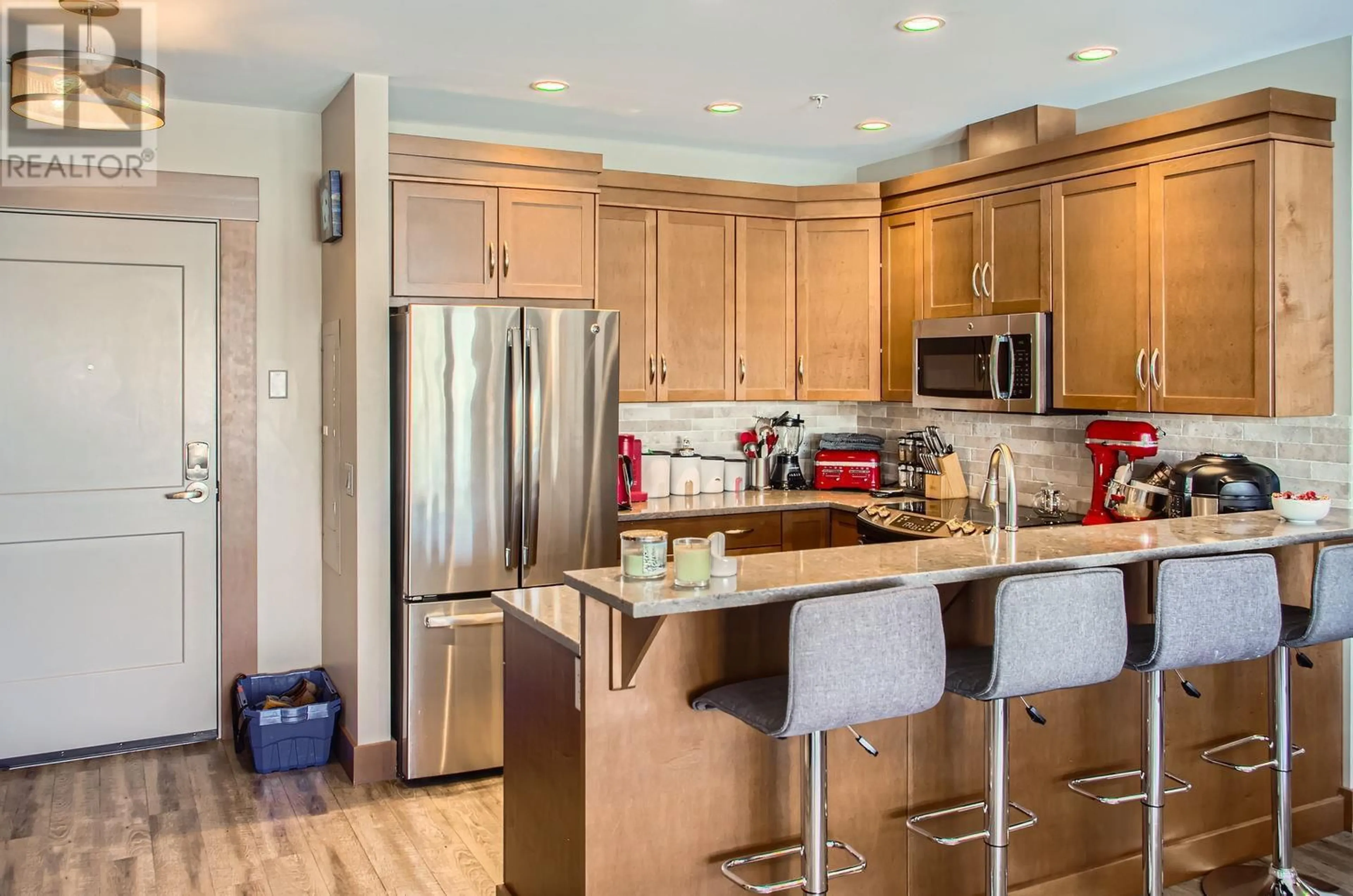 Contemporary kitchen, unknown for 203B - 375 RAVEN RIDGE ROAD, Big White British Columbia V1P1T4