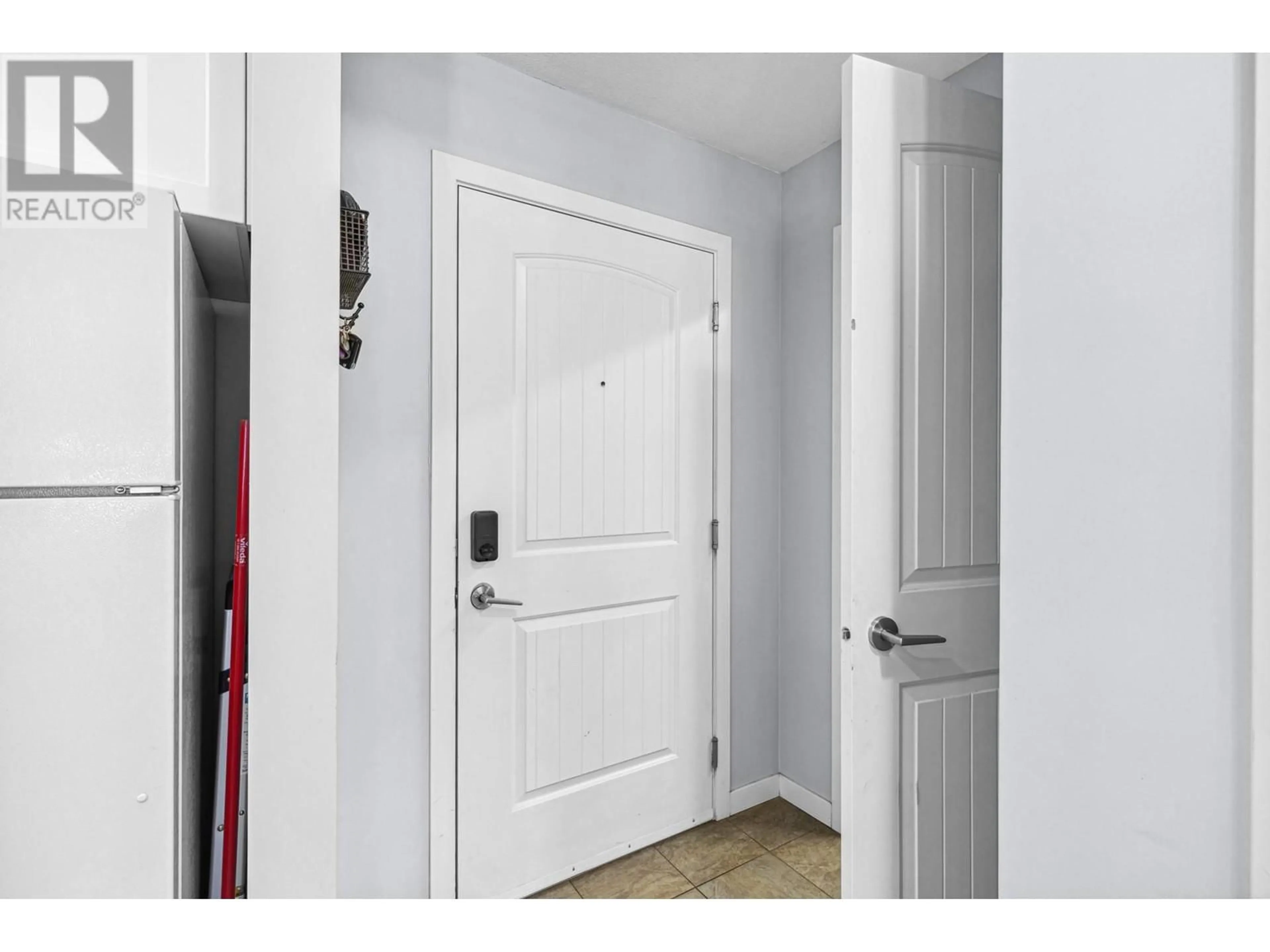 Indoor entryway for 210 - 345 MILLS ROAD, Kelowna British Columbia V1X4G9