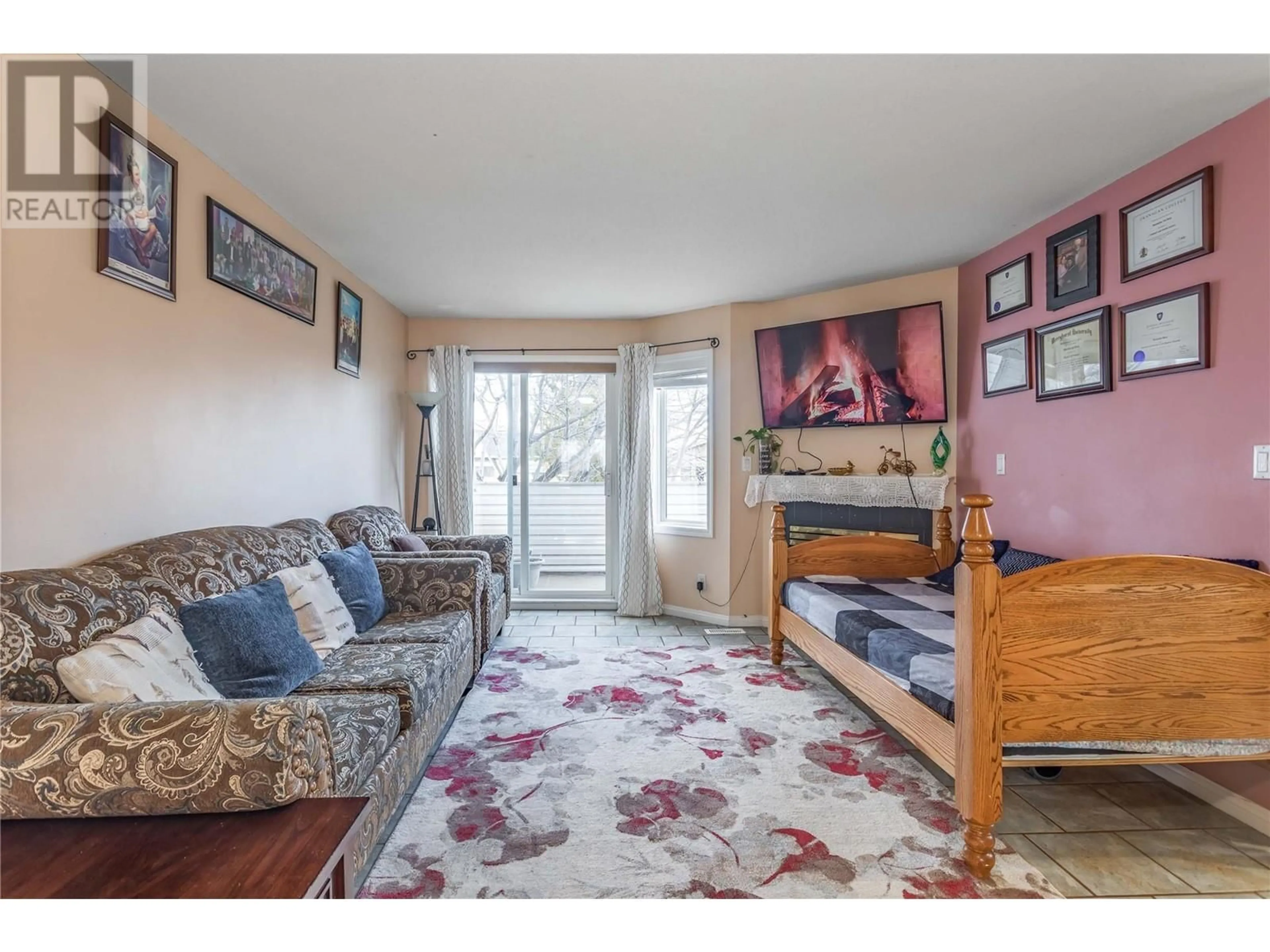 Living room with furniture, wood/laminate floor for 101 - 3153 PARIS STREET, Penticton British Columbia V2A8P1