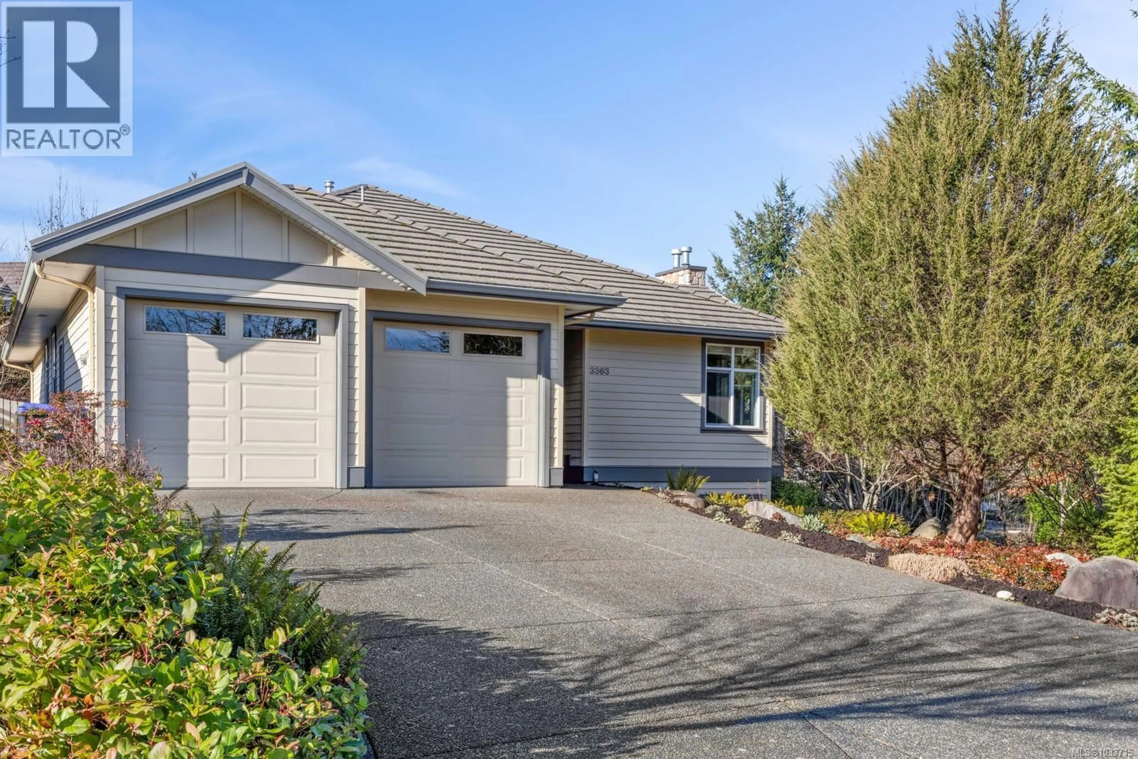 Home with vinyl exterior material, street for 3363 MAJESTIC DRIVE, Courtenay British Columbia V9N9X6