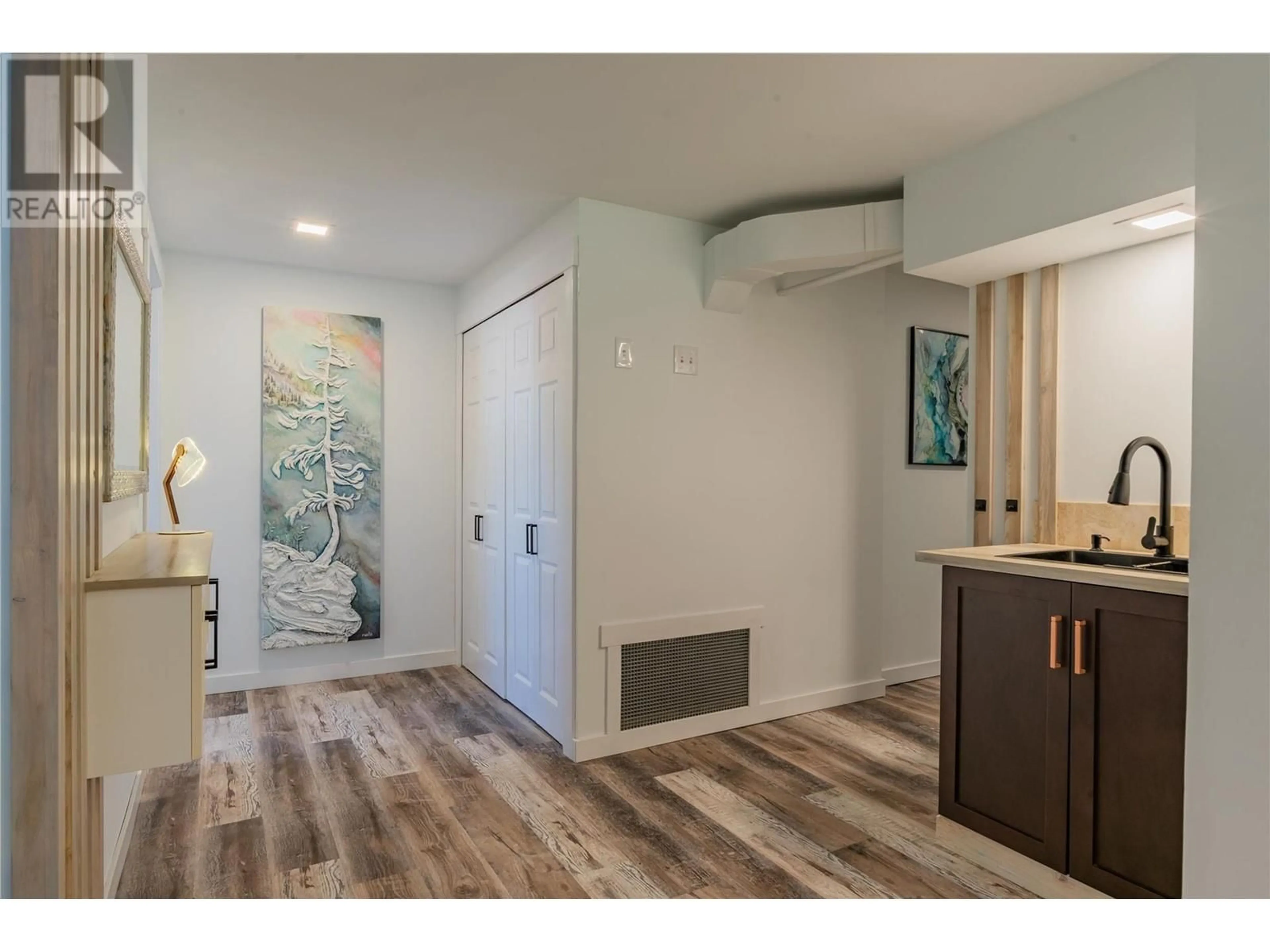 Indoor entryway for 1845 THIRD STREET, Fruitvale British Columbia V0G1L0