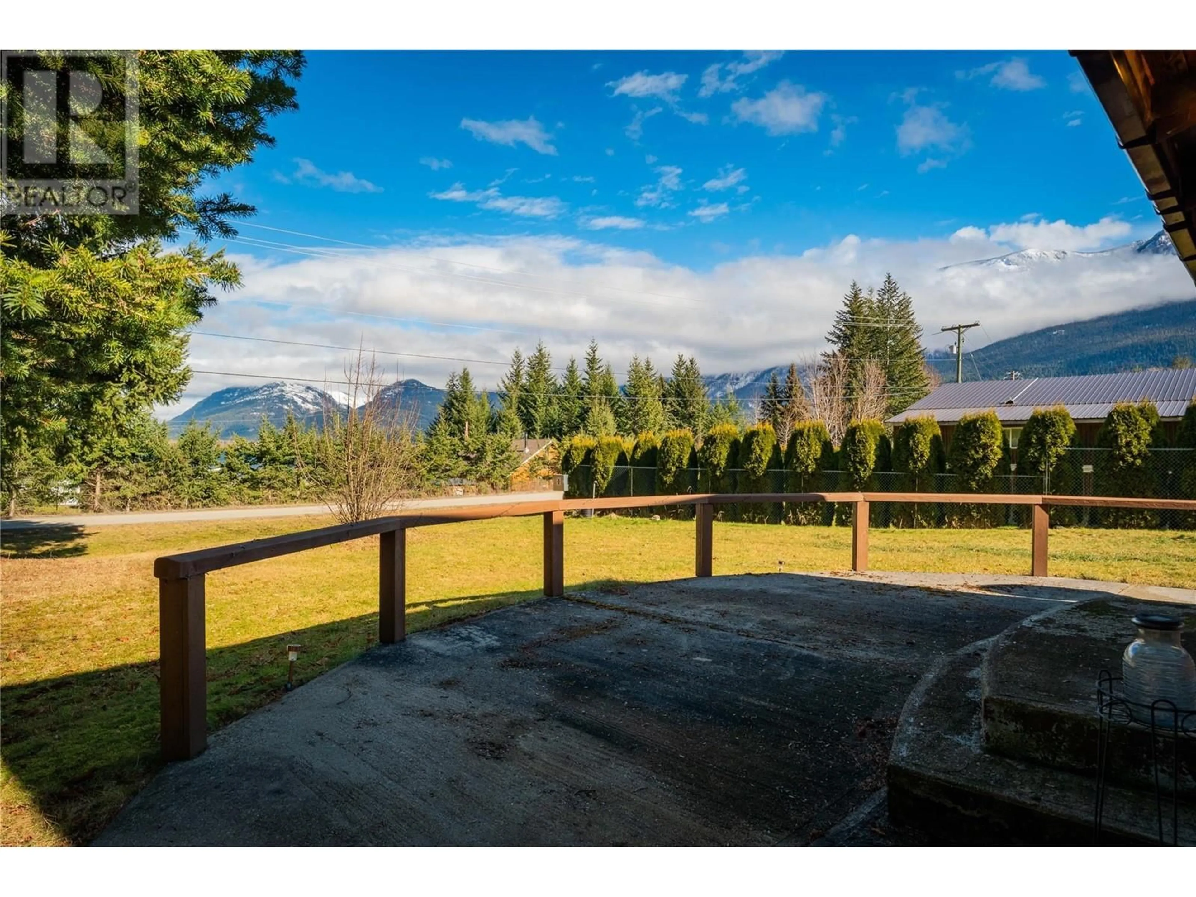 A pic from outside/outdoor area/front of a property/back of a property/a pic from drone, mountain view for 11845 31 Highway, Kaslo British Columbia V0G1M0