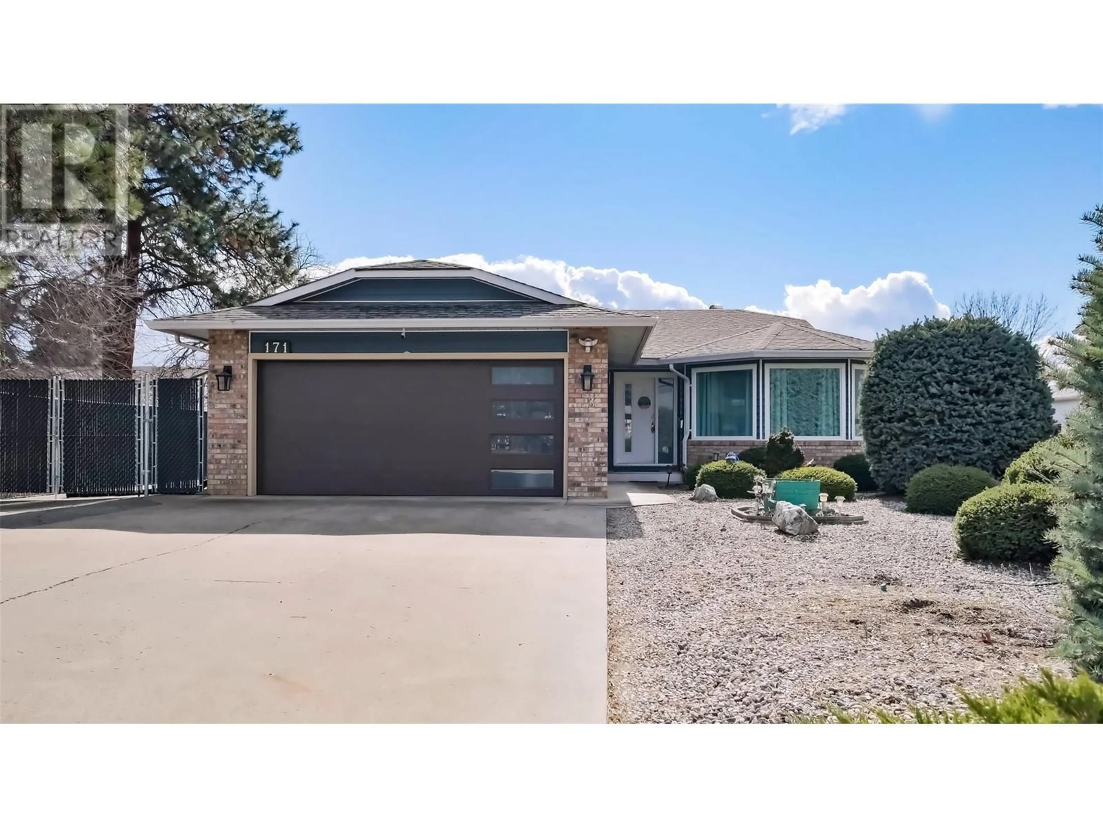 Home with vinyl exterior material, street for 171 MCCURDY ROAD, Kelowna British Columbia V1X2P1
