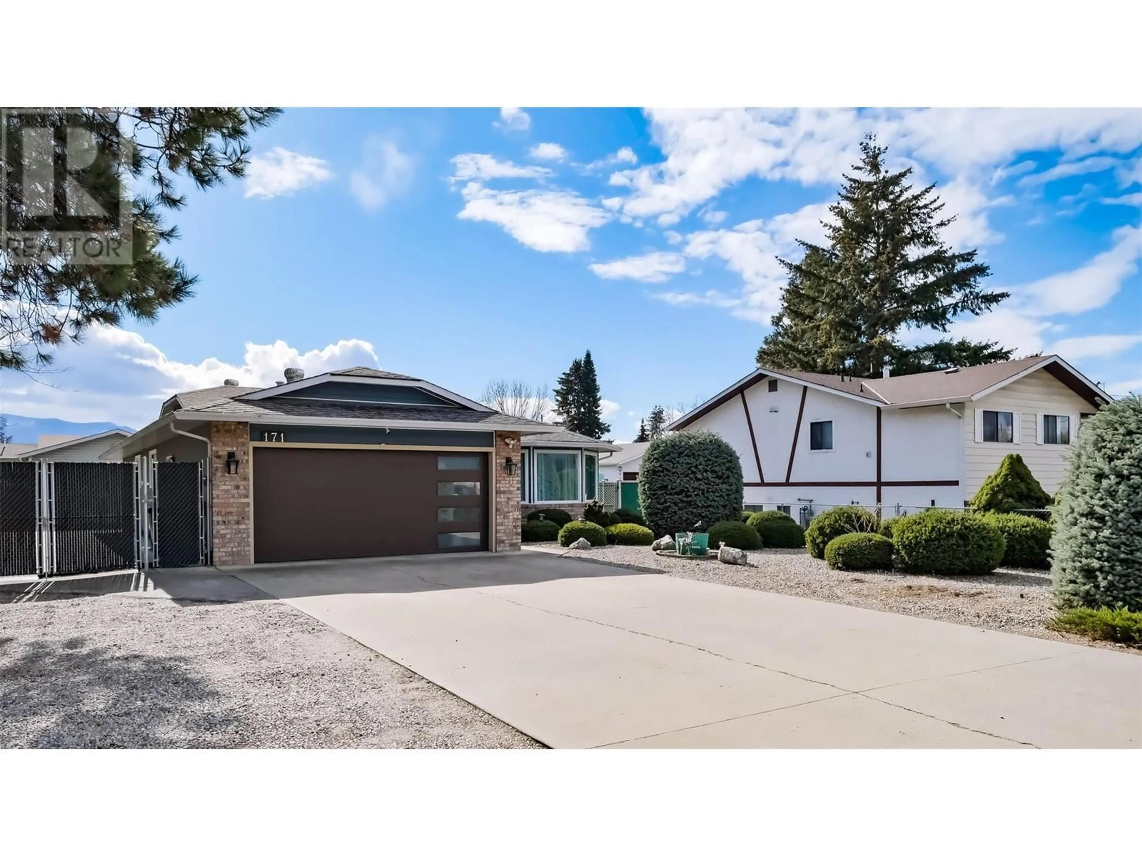 Home with vinyl exterior material, street for 171 MCCURDY ROAD, Kelowna British Columbia V1X2P1