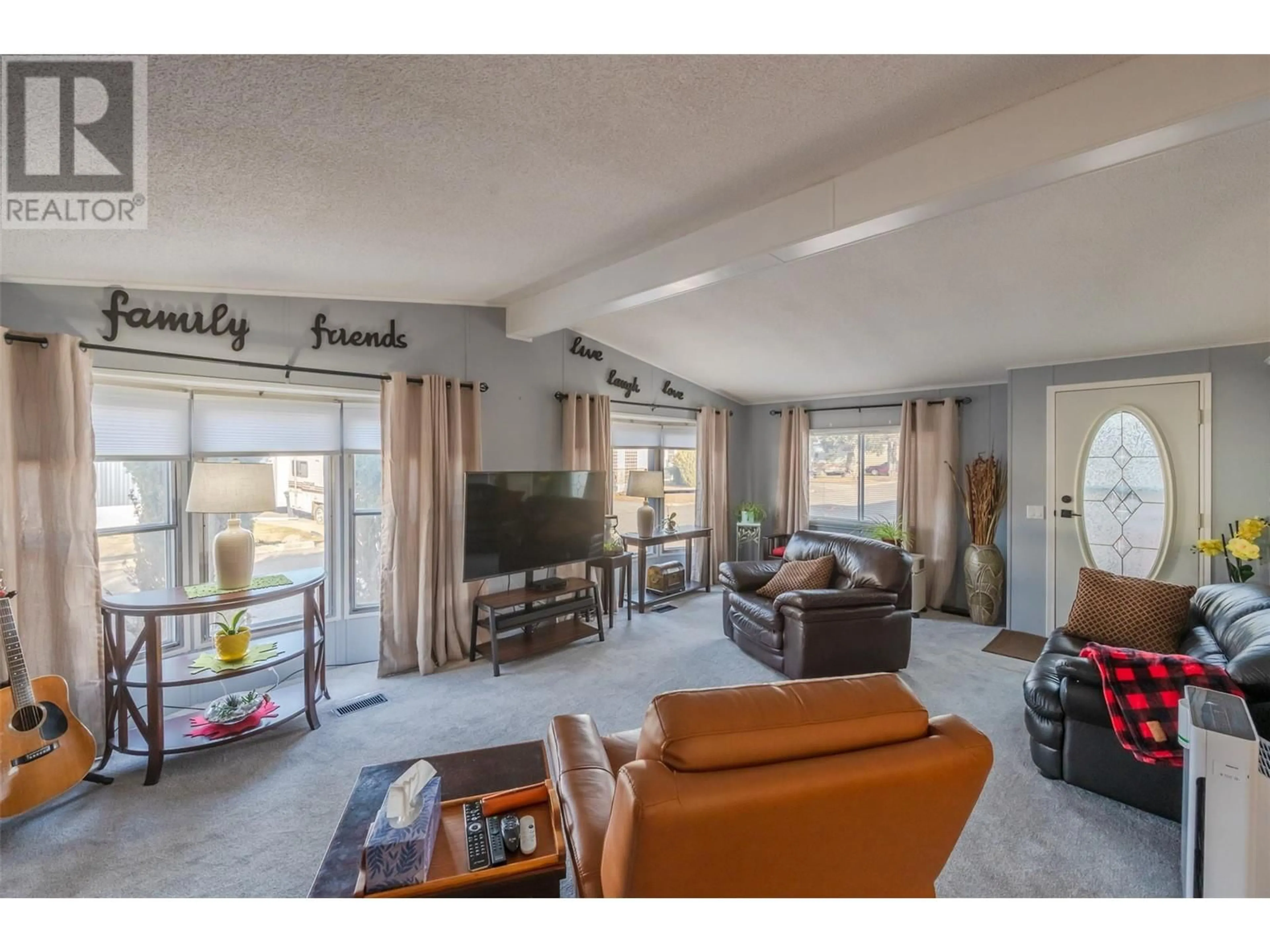Living room with furniture, unknown for 302 - 197 DAUPHIN AVENUE, Penticton British Columbia V2A3S3
