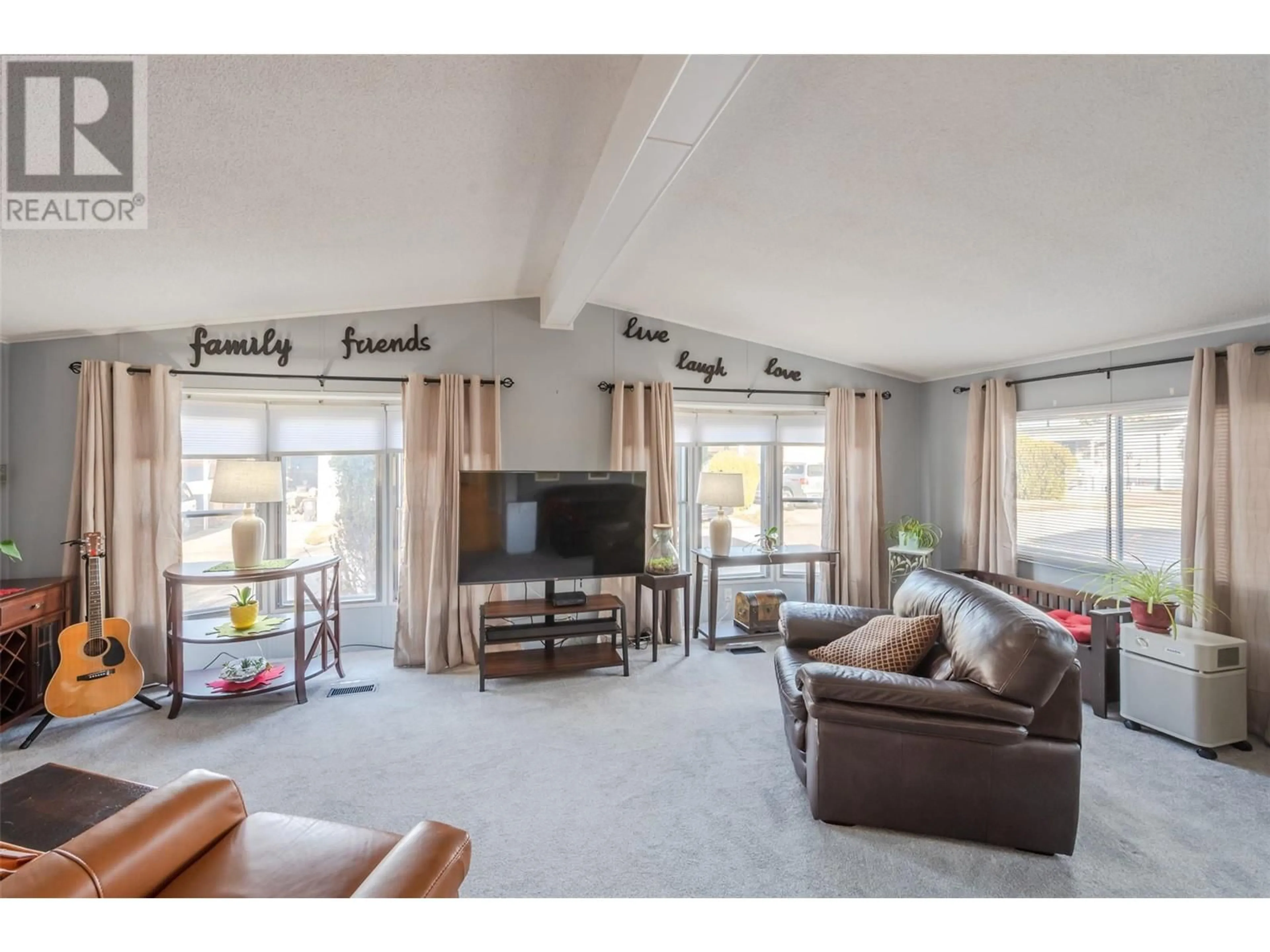 Living room with furniture, unknown for 302 - 197 DAUPHIN AVENUE, Penticton British Columbia V2A3S3