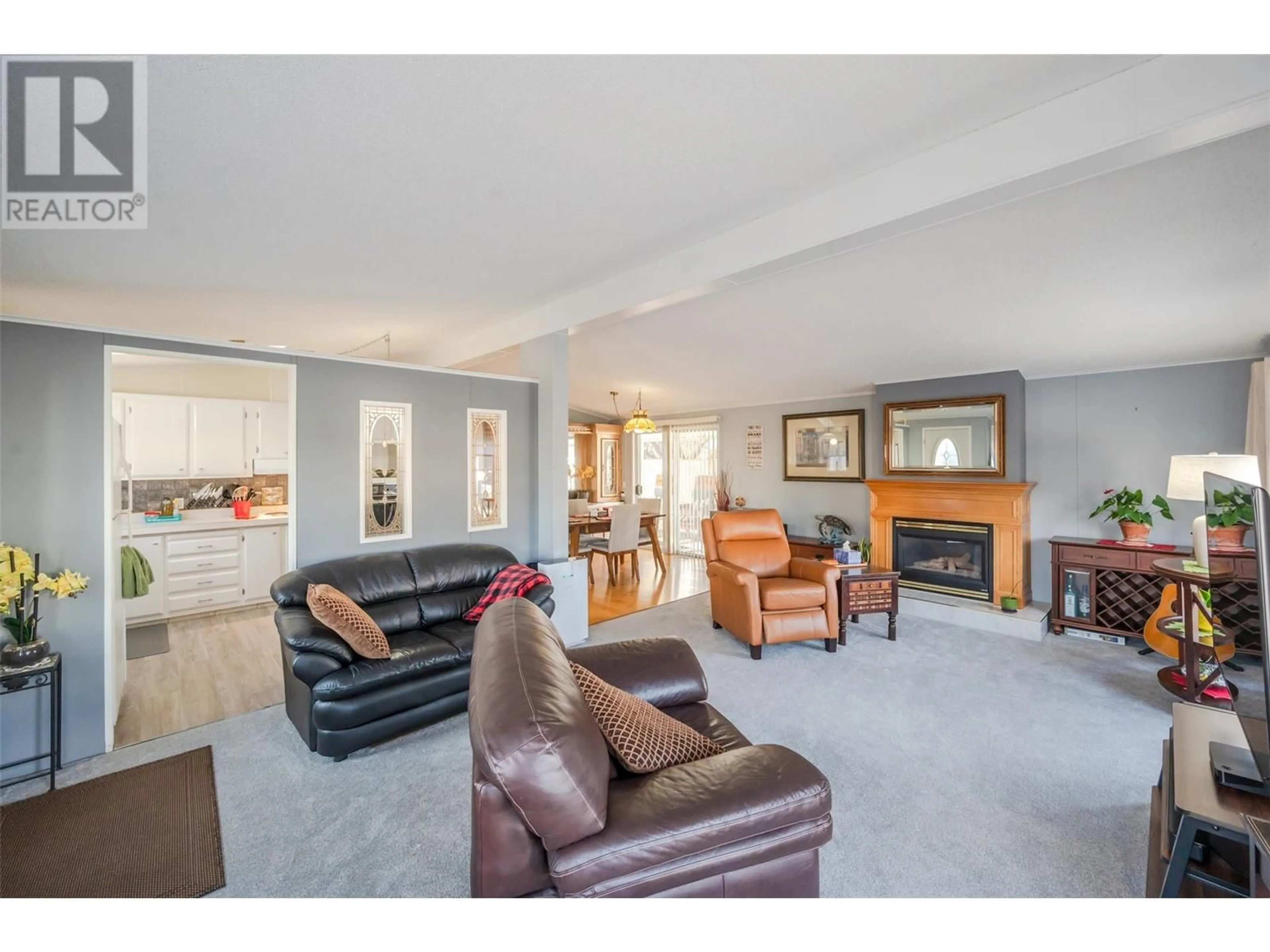 Living room with furniture, unknown for 302 - 197 DAUPHIN AVENUE, Penticton British Columbia V2A3S3