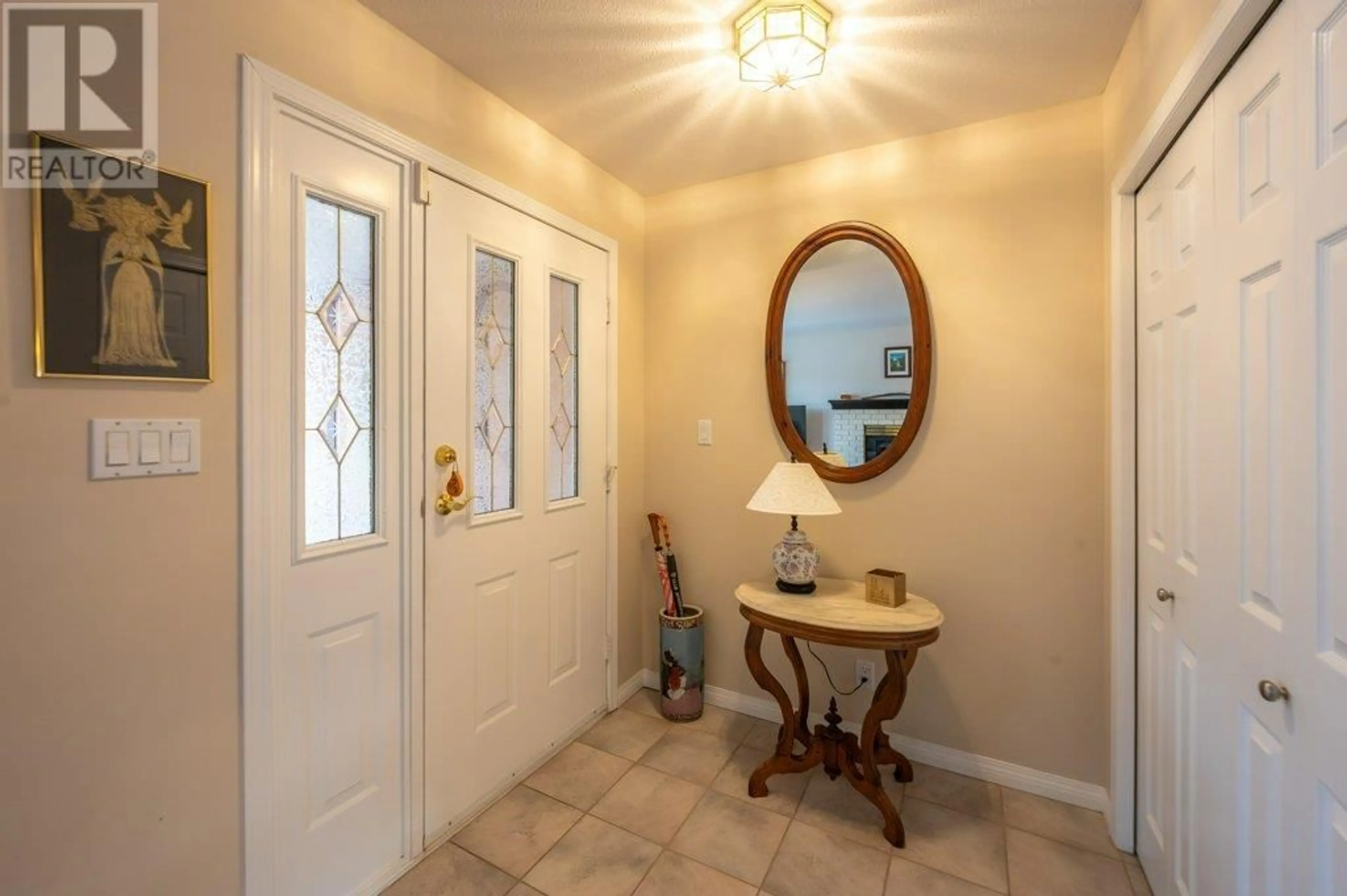 Indoor entryway for 3 - 6437 MEADOWS DRIVE, Oliver British Columbia V0H1T3