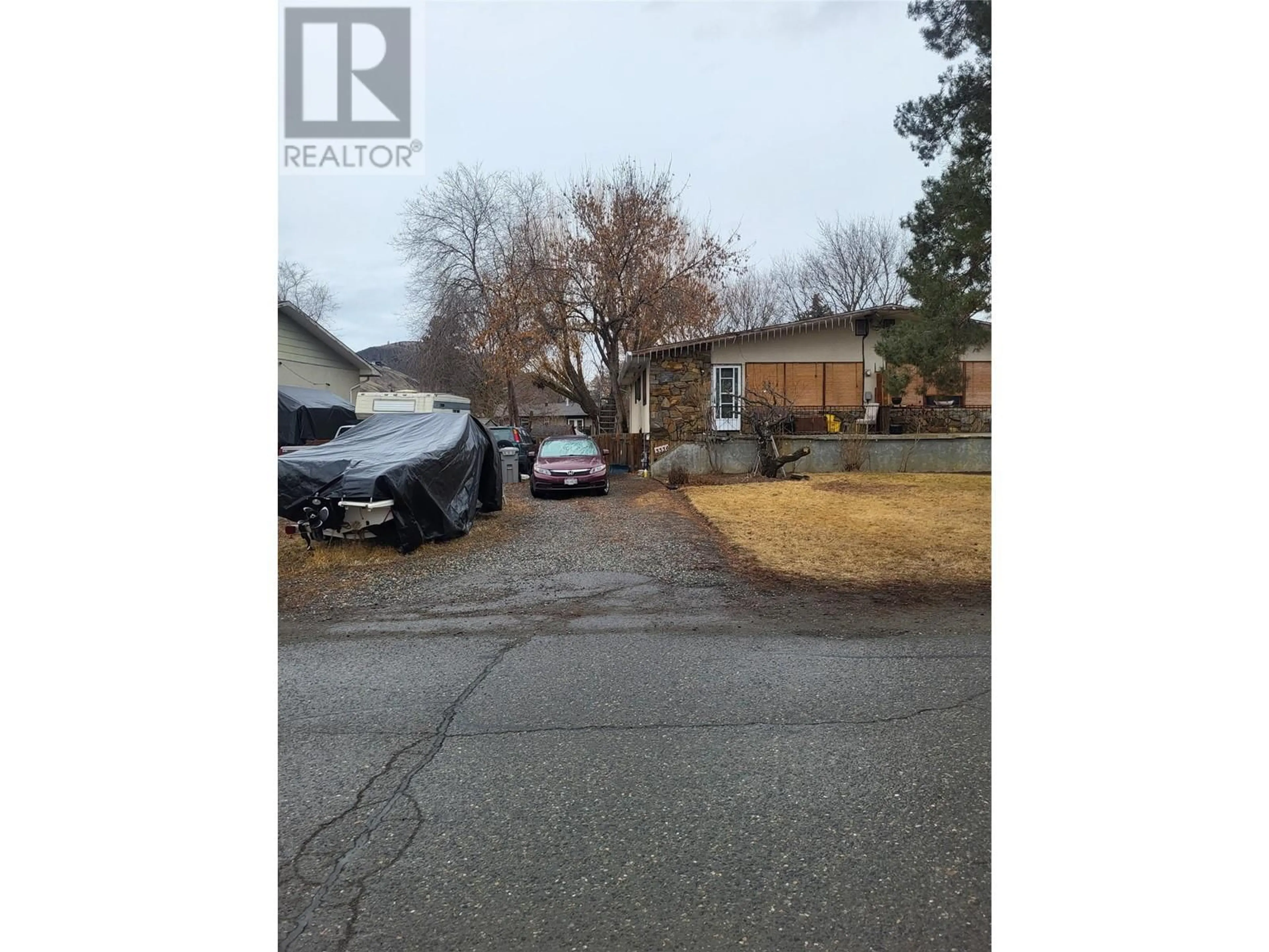 Parking for OVERLANDER DRIVE, Kamloops British Columbia V2B7L1