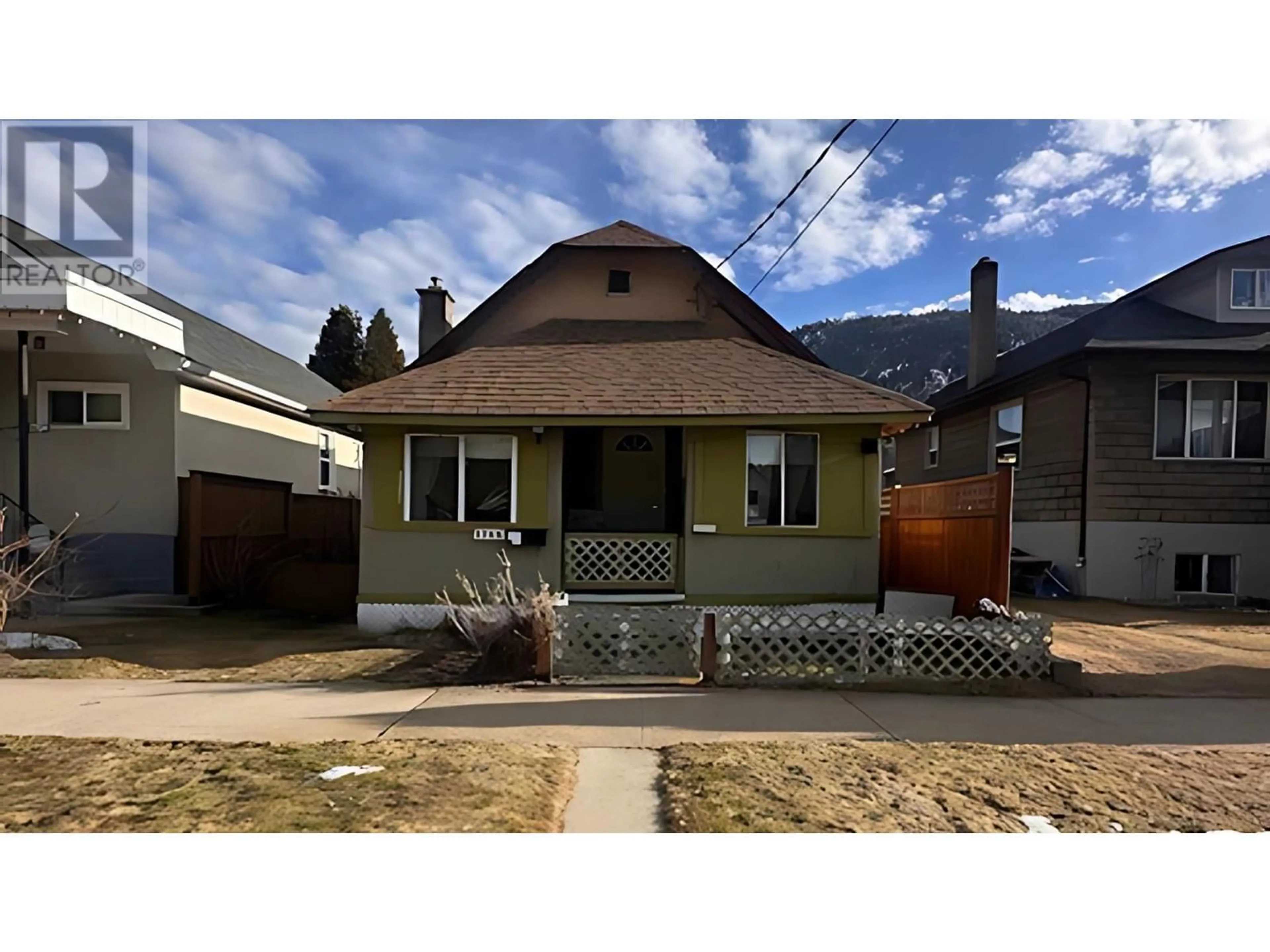A pic from outside/outdoor area/front of a property/back of a property/a pic from drone, street for 1744 NORAN STREET, Trail British Columbia V1R1W9