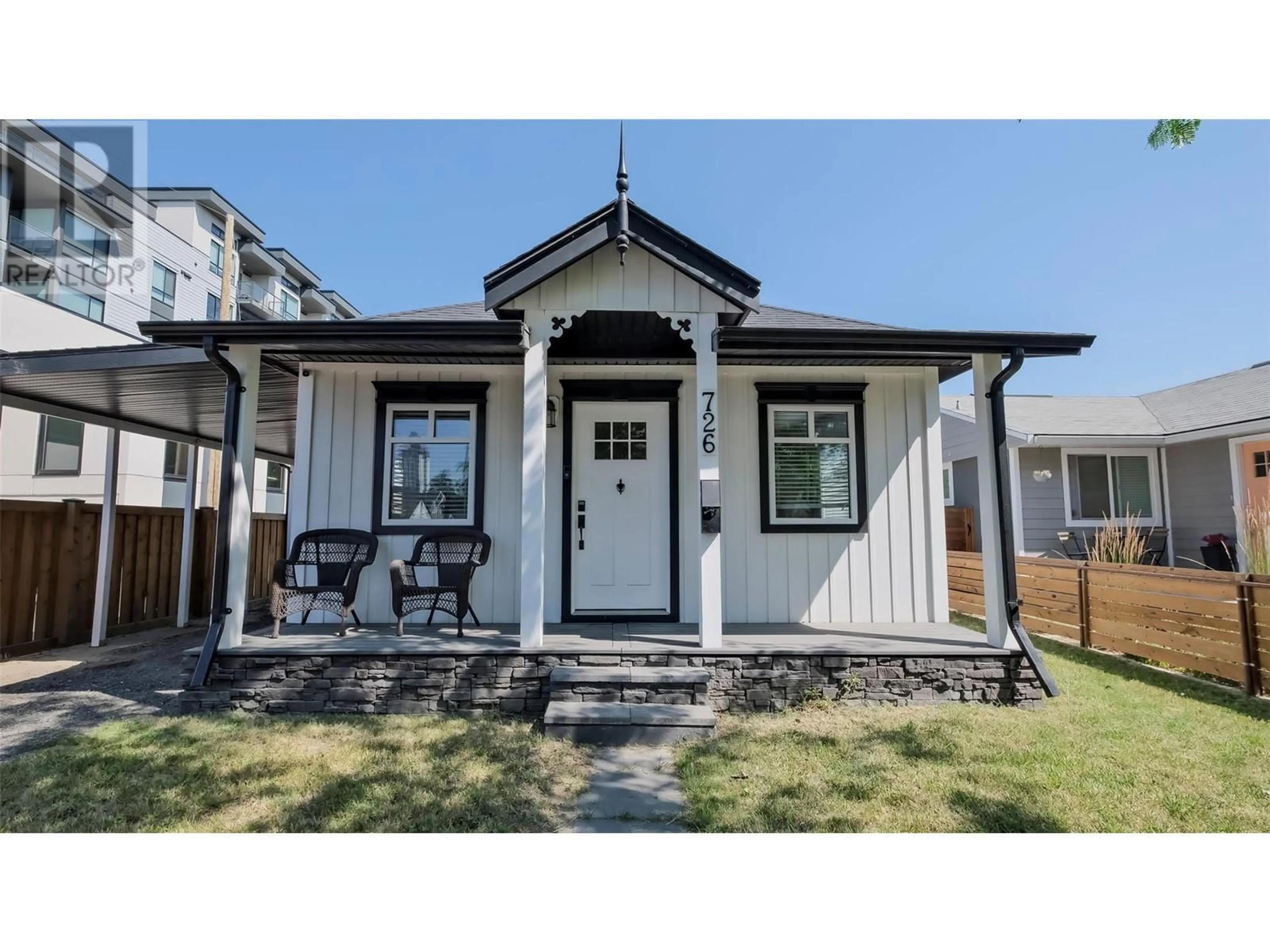 Home with vinyl exterior material, street for 726 CORONATION AVENUE, Kelowna British Columbia V1Y7A3