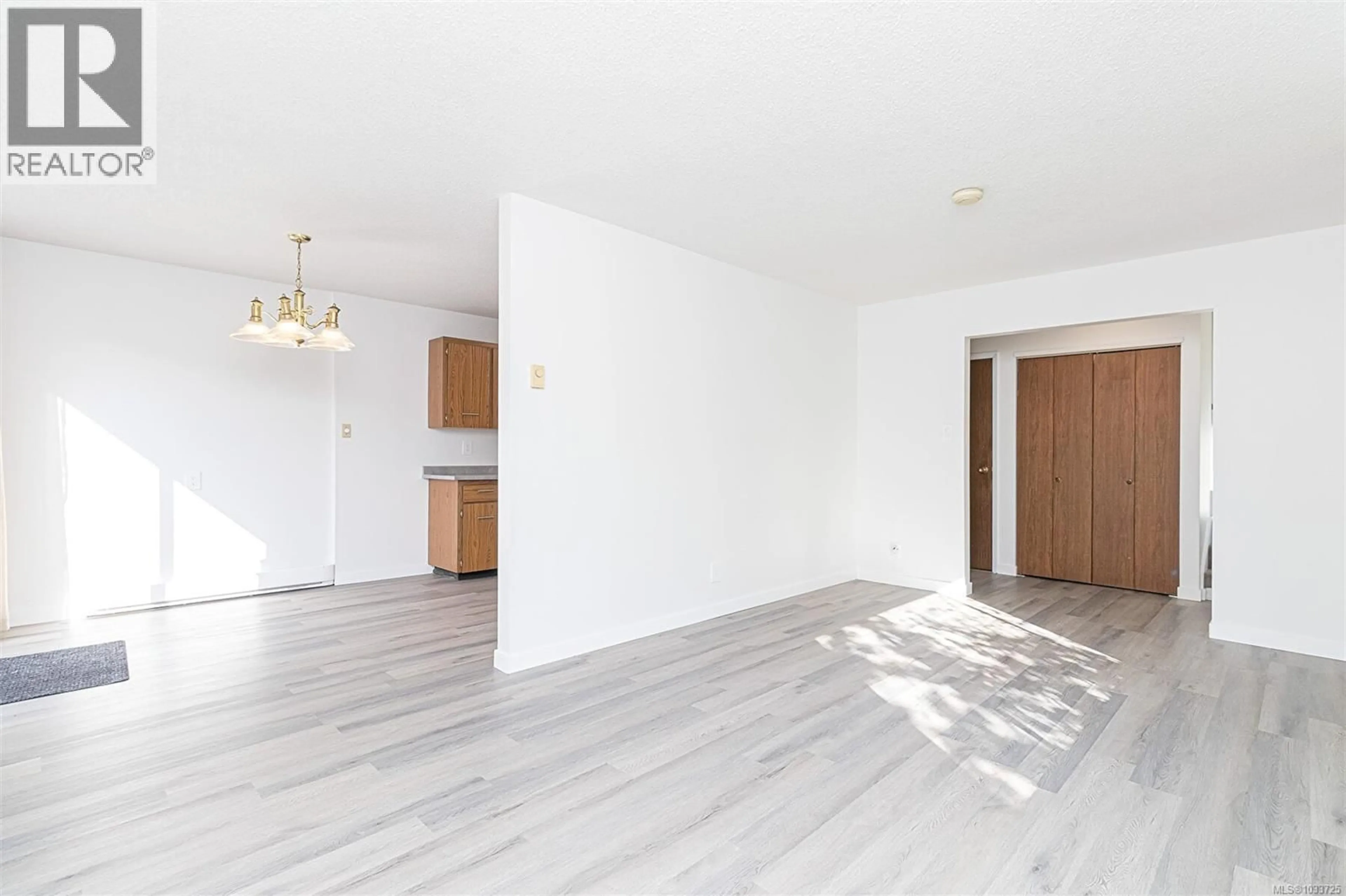 A pic of a room for 926 MARKET STREET, Victoria British Columbia V8T2E9