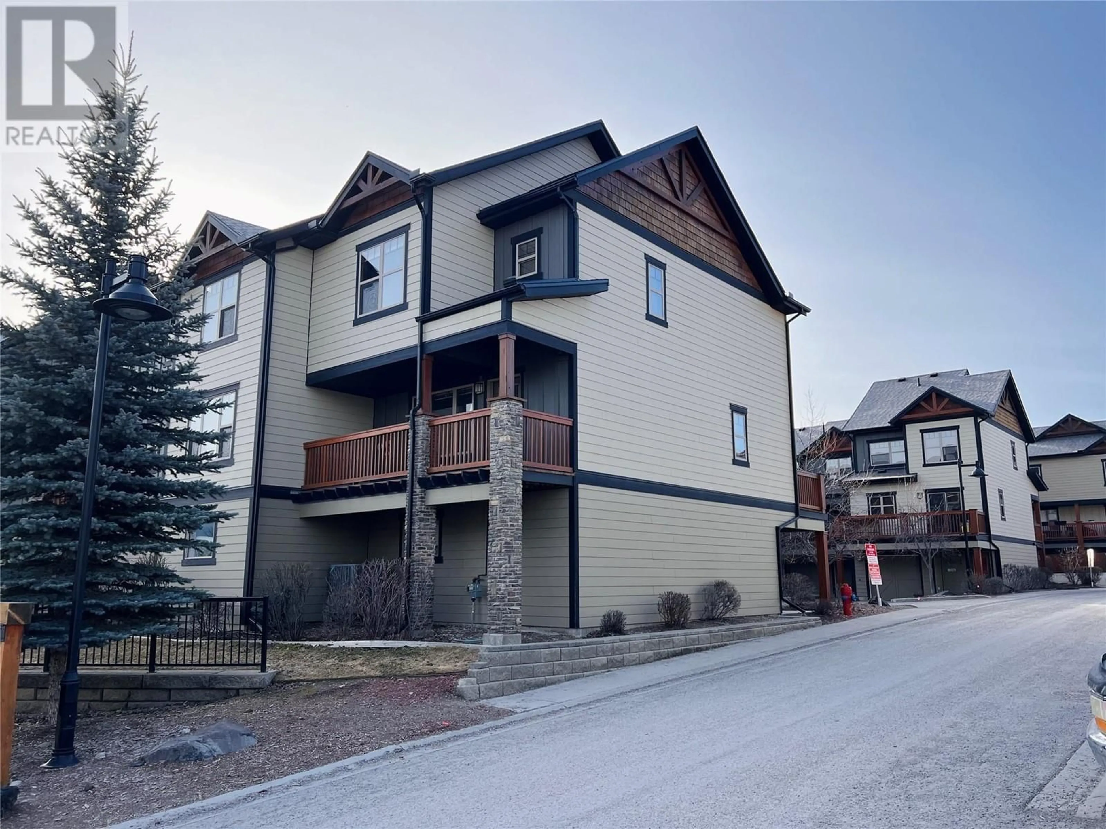 A pic from outside/outdoor area/front of a property/back of a property/a pic from drone, unknown for 1000 9TH Street Unit# 1, Invermere British Columbia V0A1K0