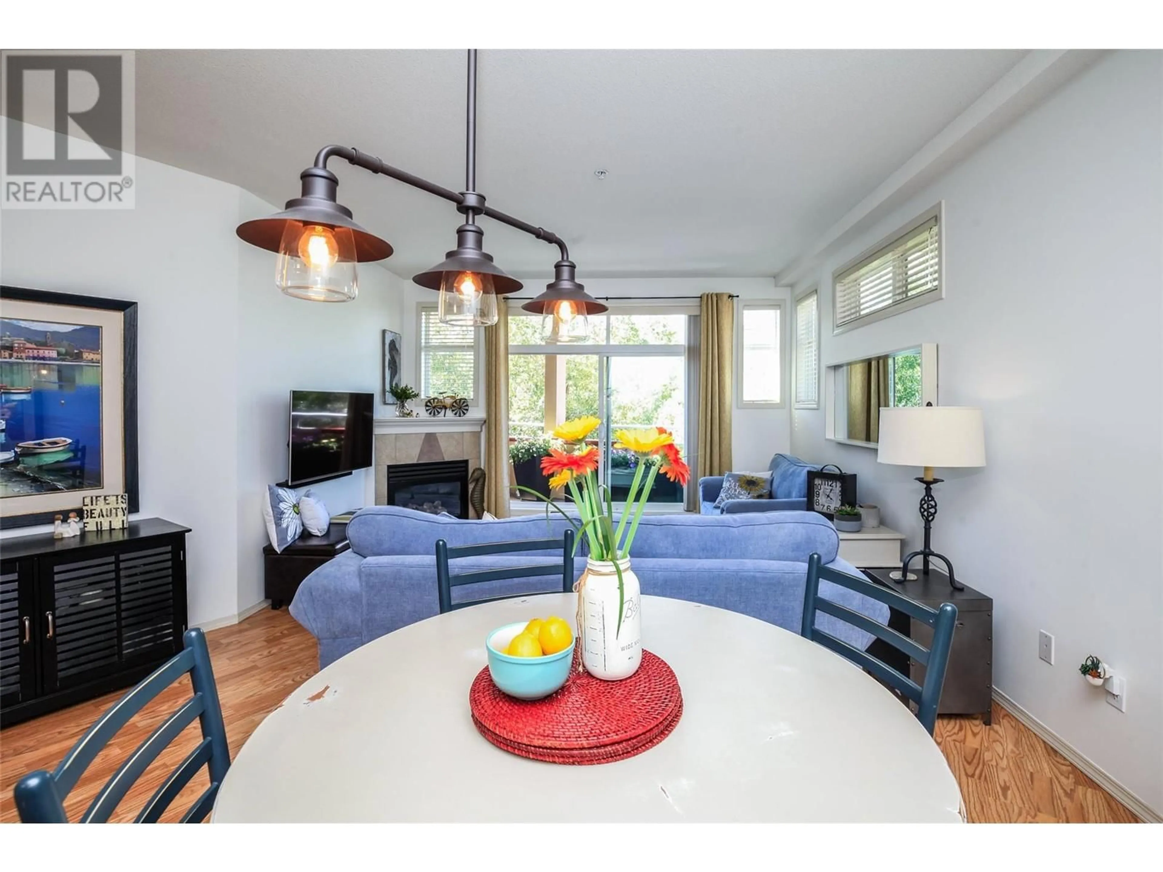 Dining room, wood/laminate floor for 312 - 1088 SUNSET DRIVE, Kelowna British Columbia V1Y9W1