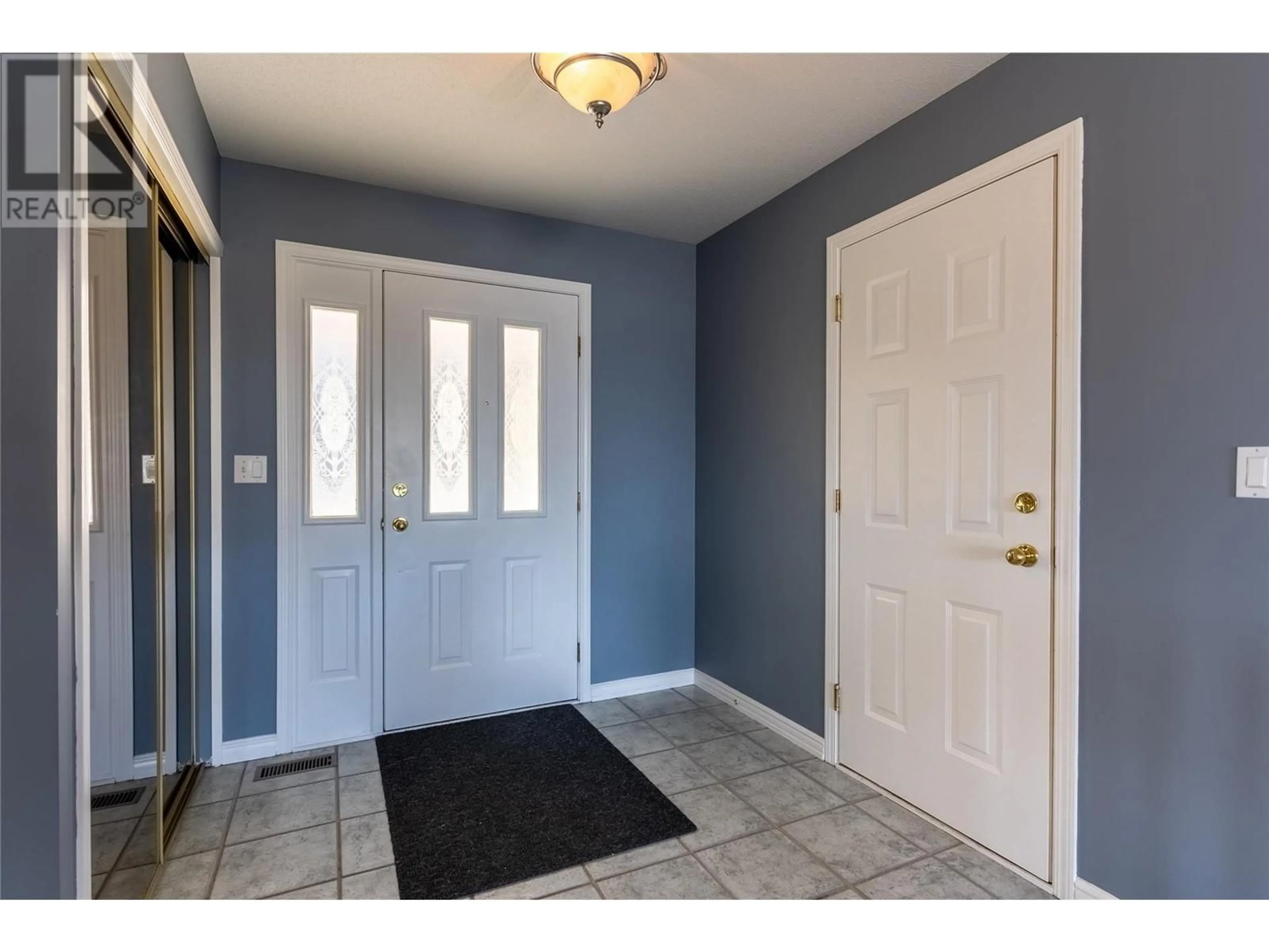 Indoor entryway for 63 - 2022 PACIFIC WAY, Kamloops British Columbia V1S1T1