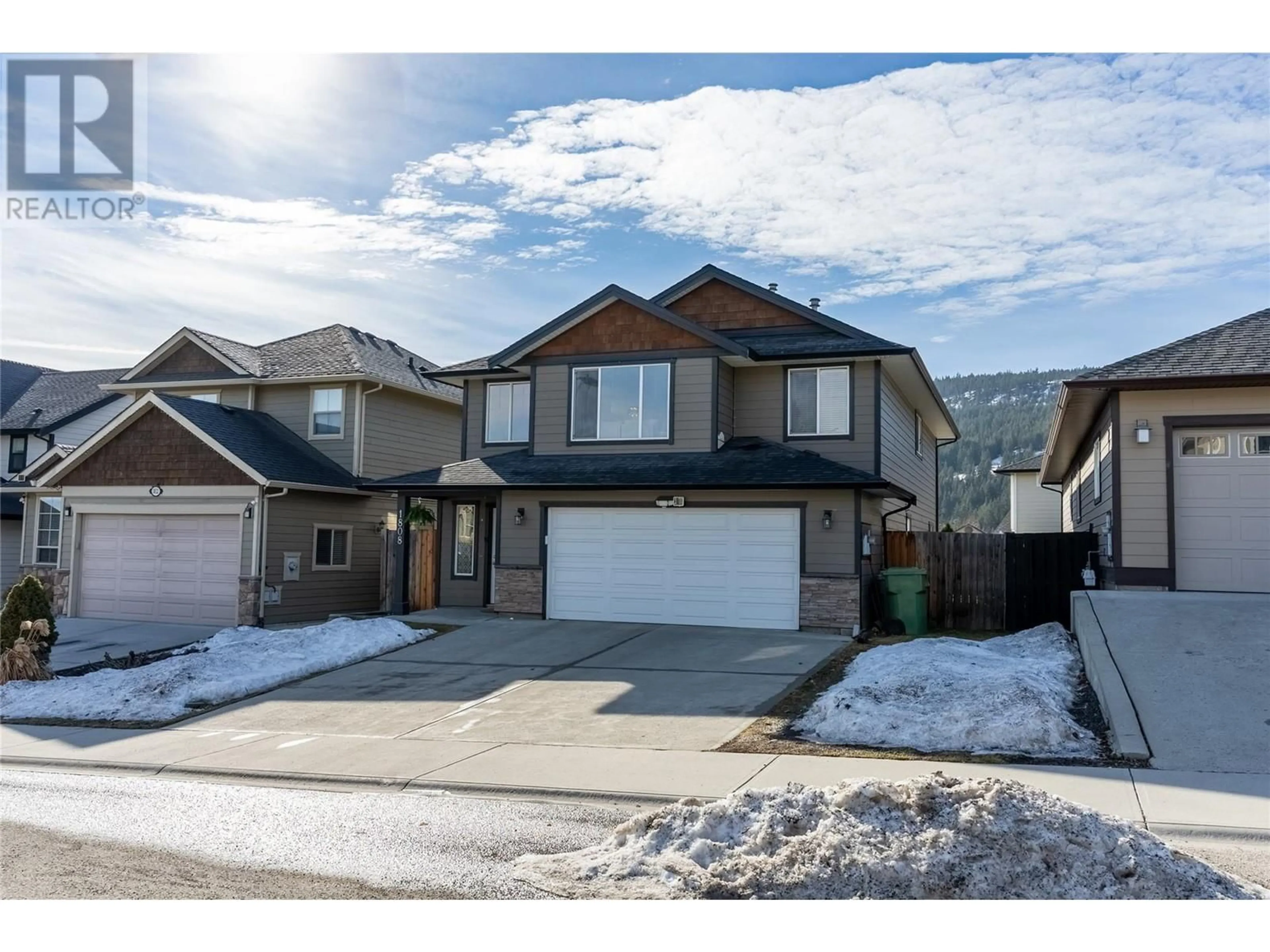 Home with vinyl exterior material, street for 1808 PRIMROSE CRESCENT, Kamloops British Columbia V1S0A6