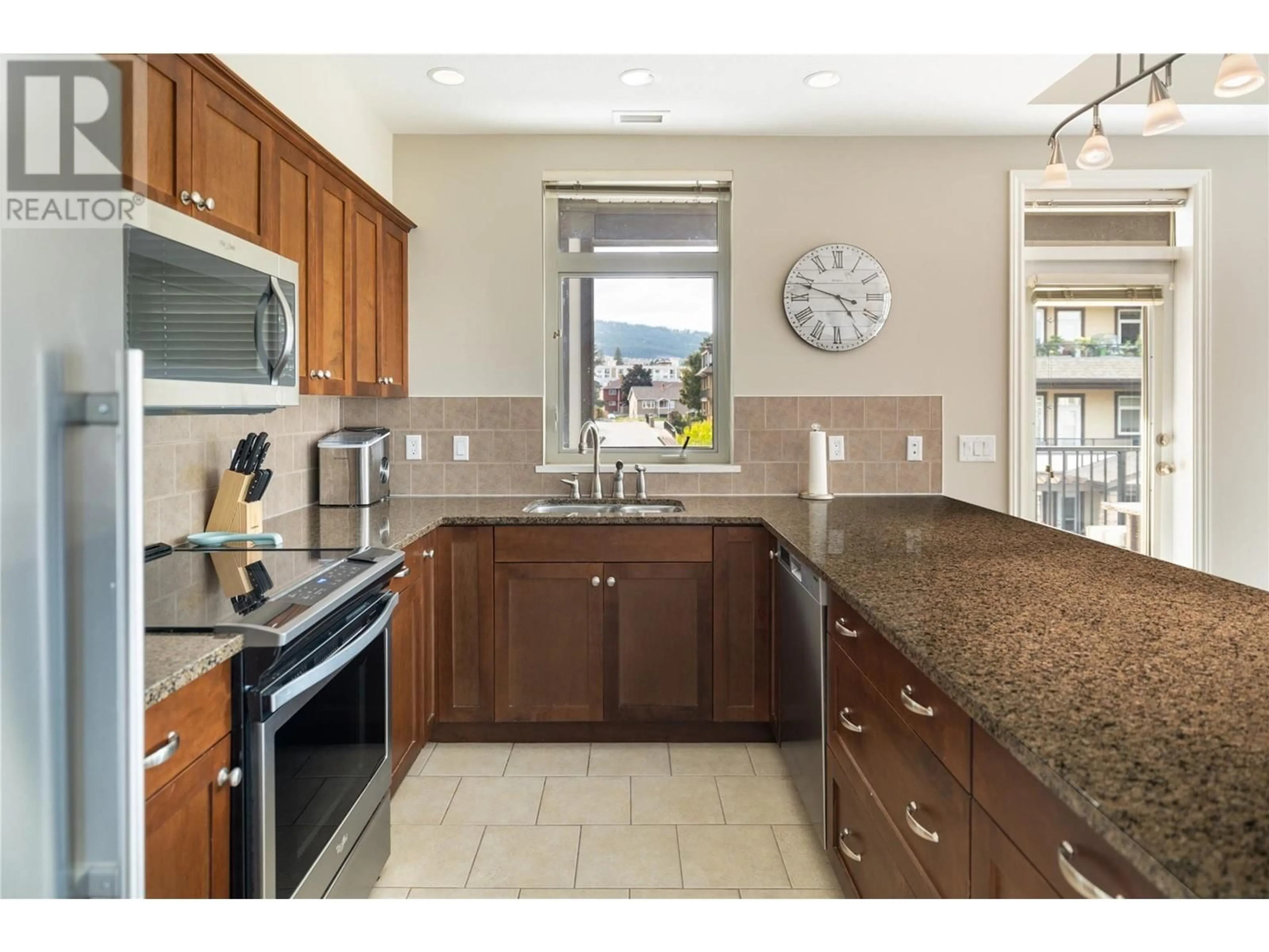 Open concept kitchen, ceramic/tile floor for 4401 - 3842 OLD OKANAGAN HIGHWAY, West Kelowna British Columbia V4T3G7