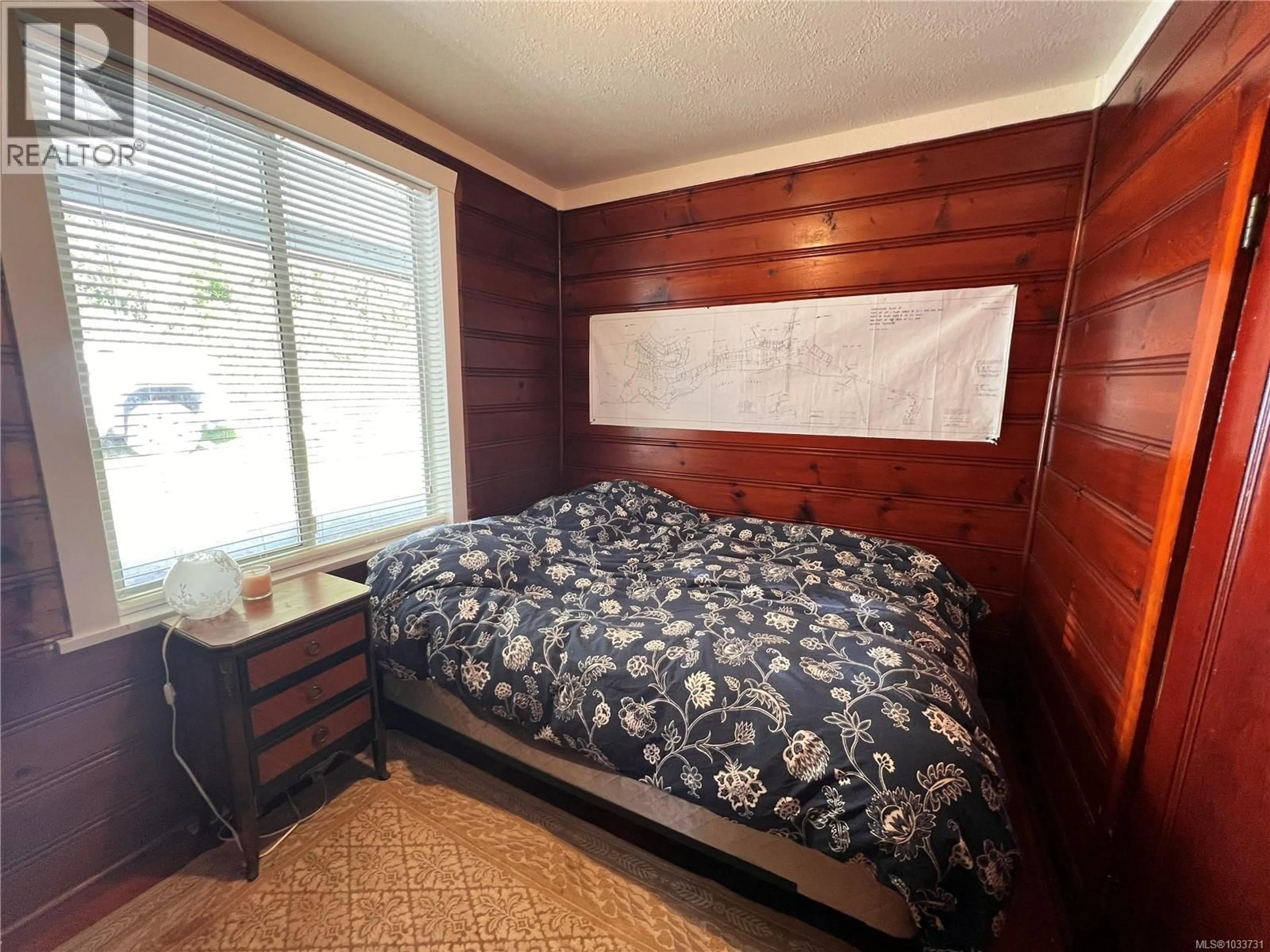 Bedroom with bed, wood/laminate floor for 580 CARDIAC CLIMB, Tahsis British Columbia V0R1X0