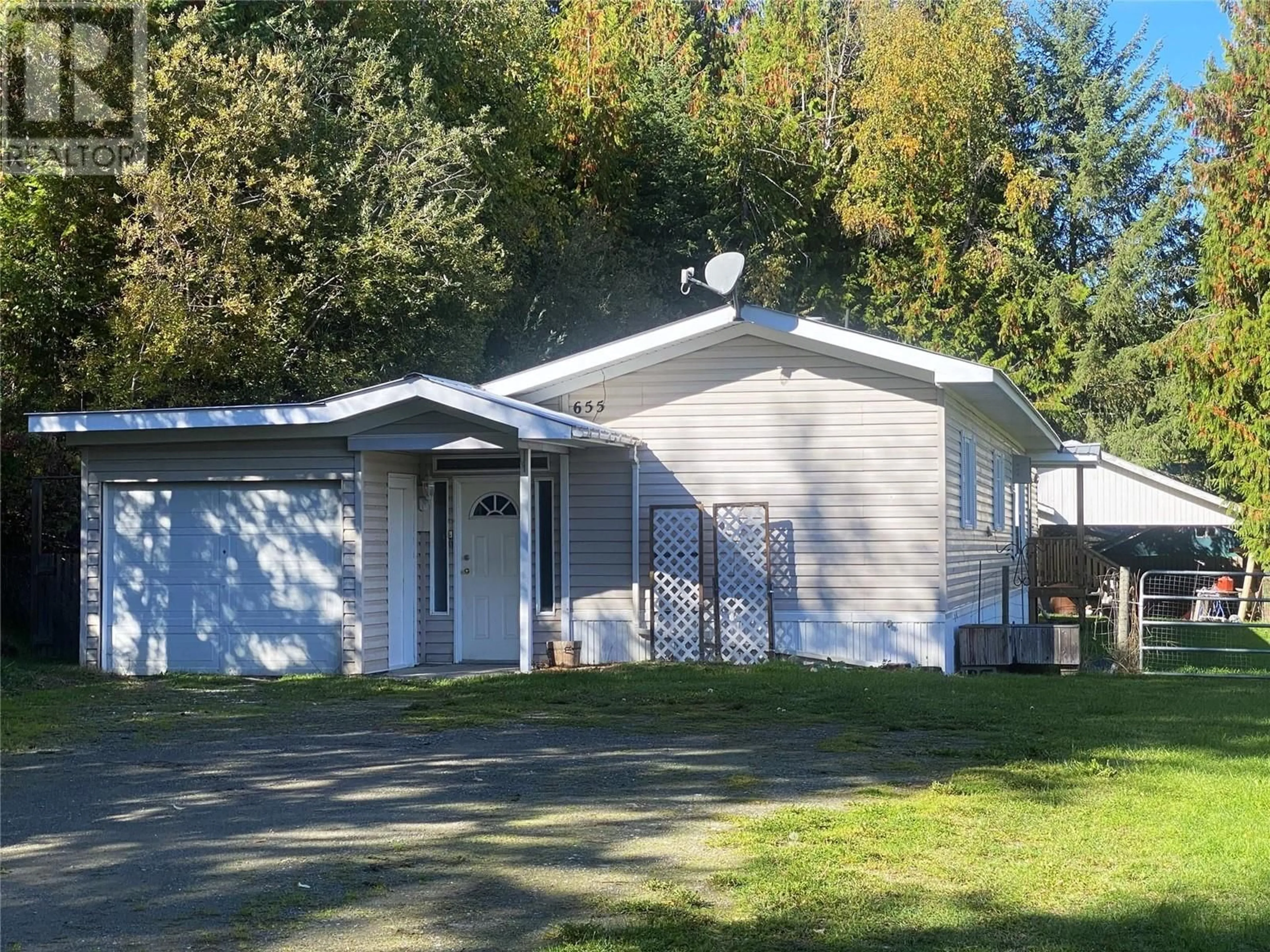 Home with vinyl exterior material, street for 655 CAOUETTE ROAD, Sorrento British Columbia V0E2W1
