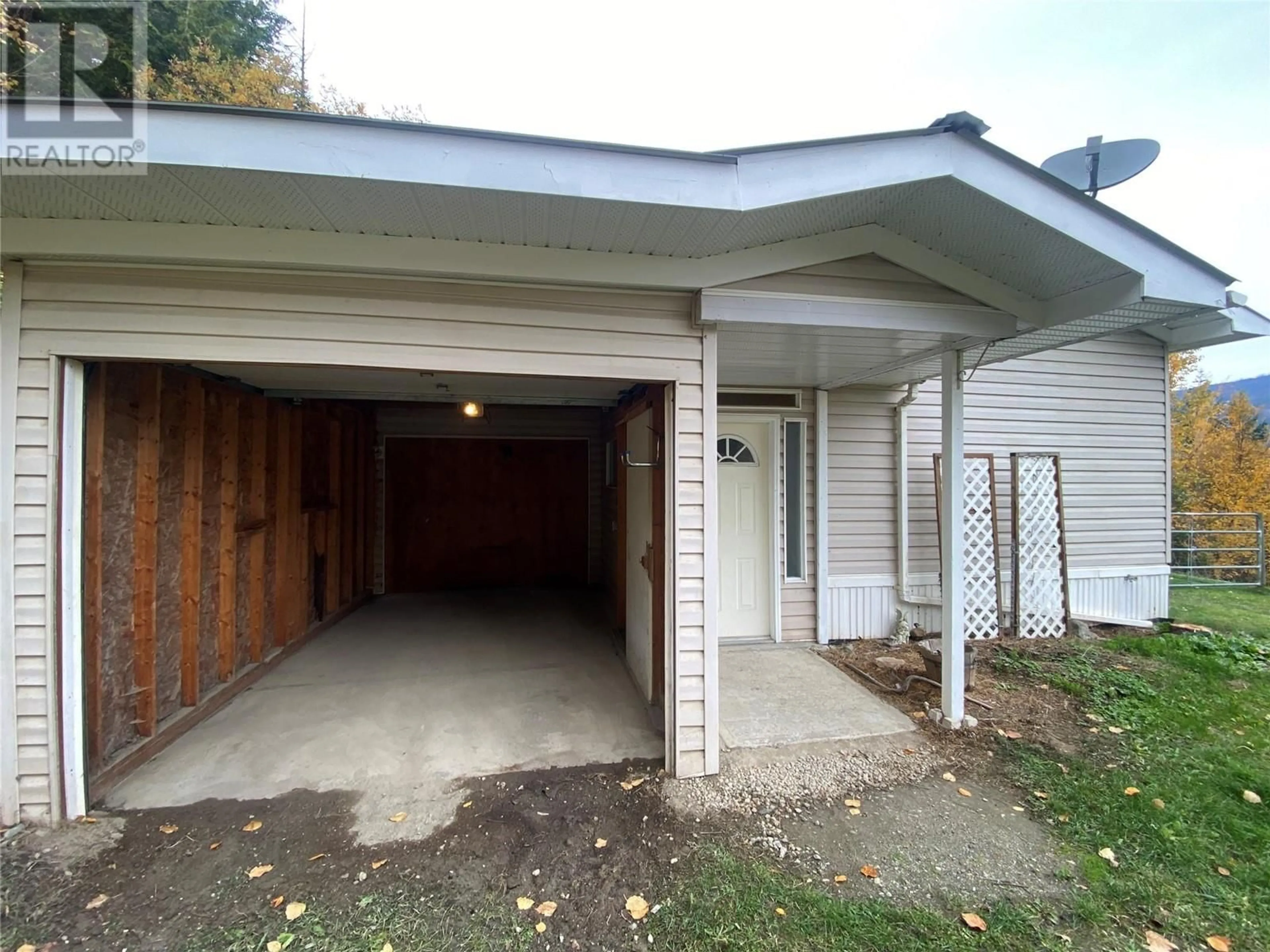 Unknown for 655 CAOUETTE ROAD, Sorrento British Columbia V0E2W1