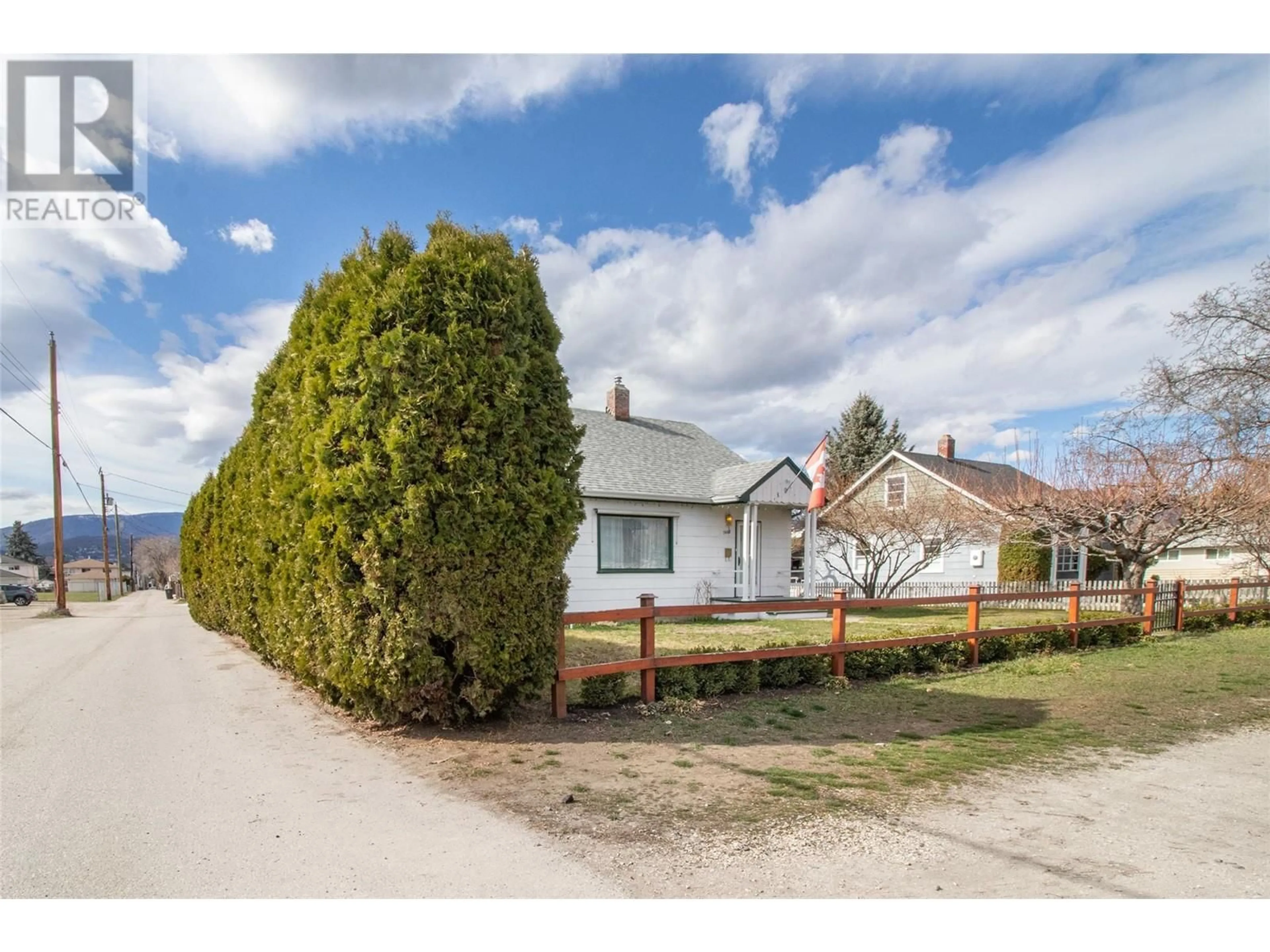A pic from outside/outdoor area/front of a property/back of a property/a pic from drone, street for 1408 GRAHAM STREET, Kelowna British Columbia V1Y3A8
