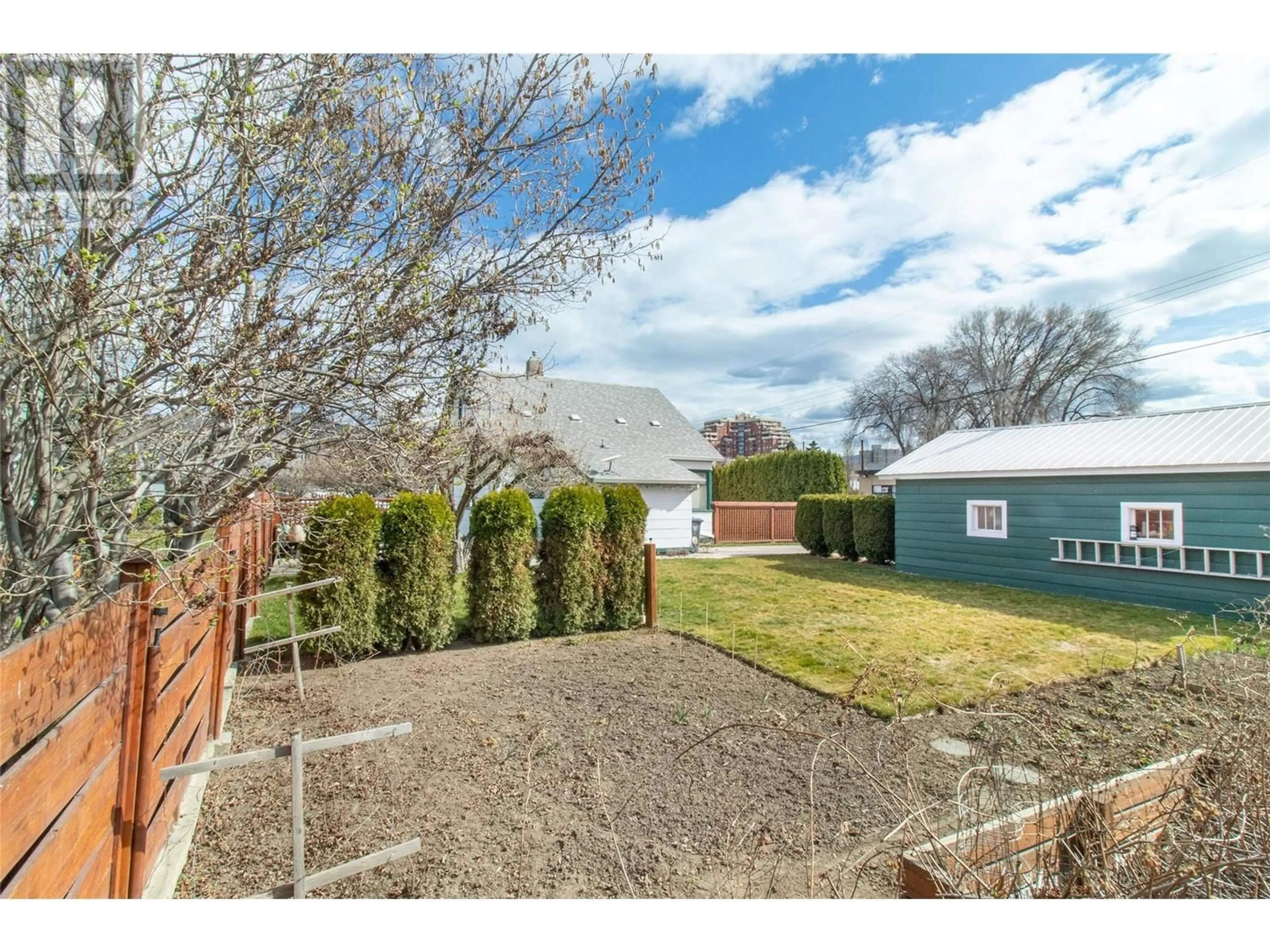 A pic from outside/outdoor area/front of a property/back of a property/a pic from drone, street for 1408 GRAHAM STREET, Kelowna British Columbia V1Y3A8