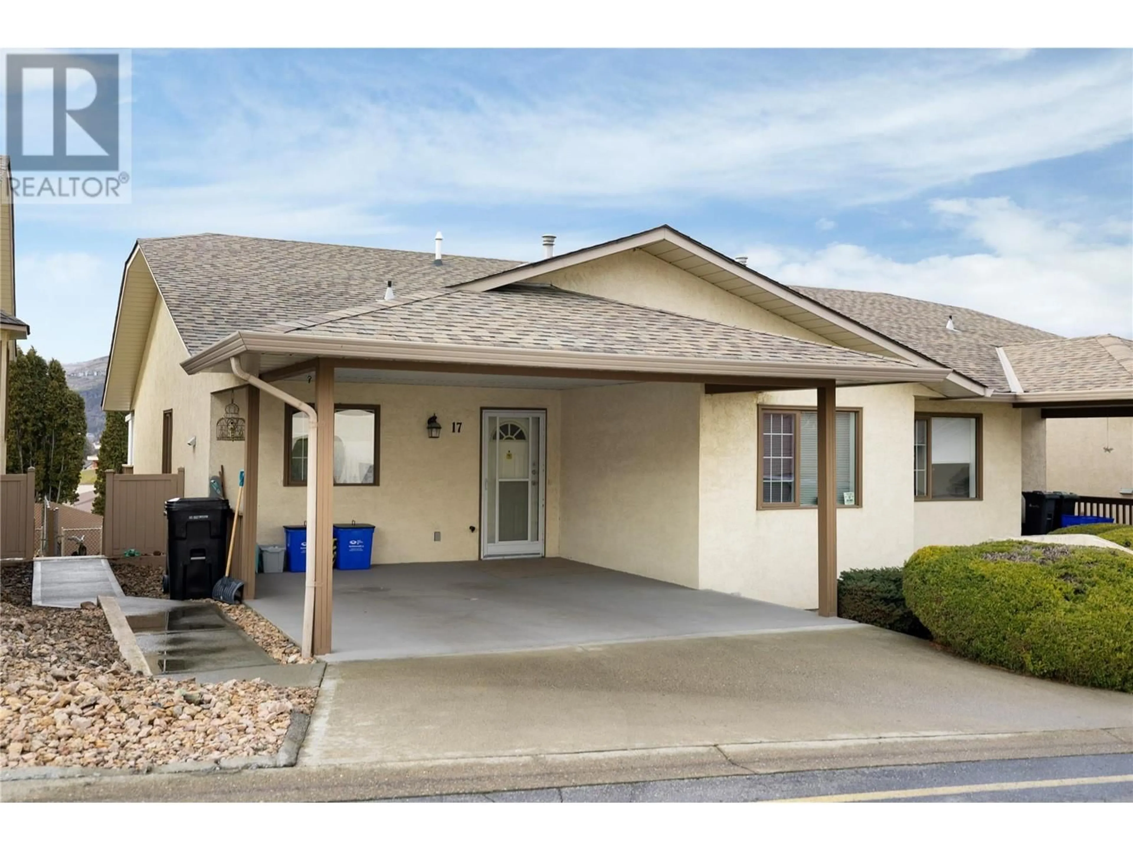 Home with vinyl exterior material, street for 17 - 3930 20 STREET, Vernon British Columbia V1T4C9