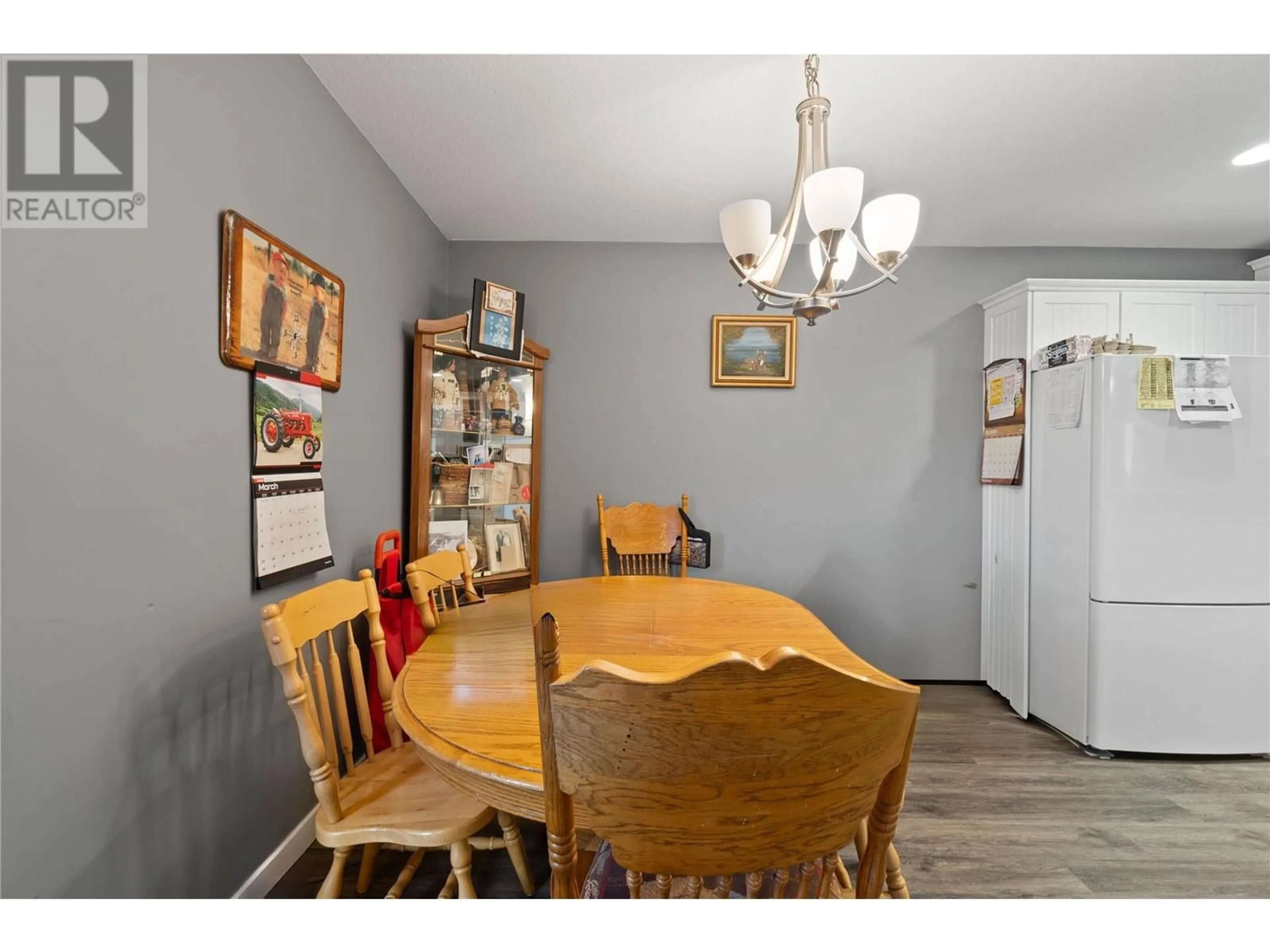 Dining room, wood/laminate floor for 111 Harbourfront Drive NW Unit# 31, Salmon Arm British Columbia V1E1A3