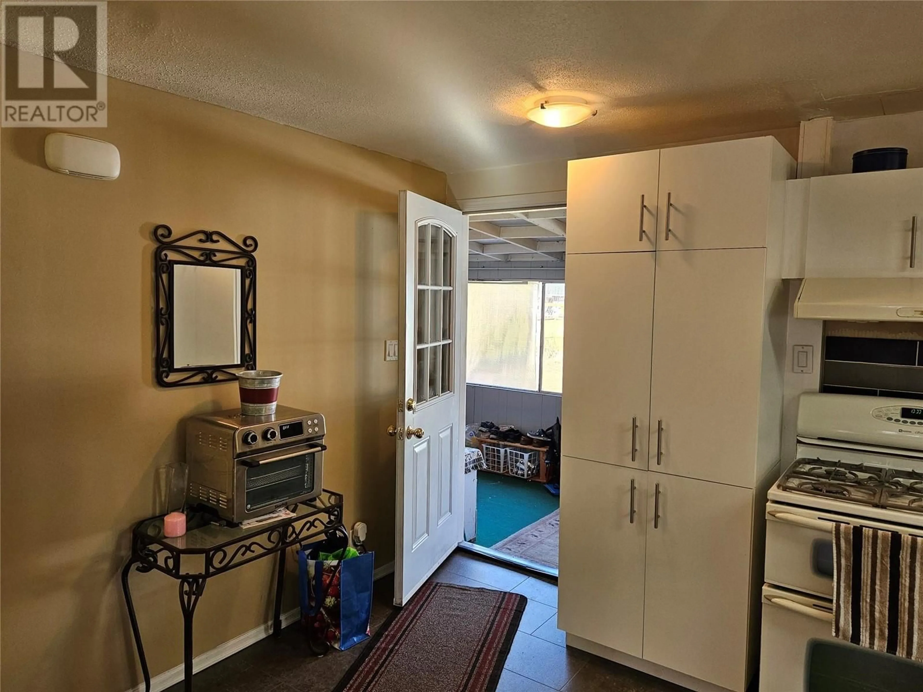 Indoor entryway for 620 12TH AVENUE, Keremeos British Columbia V0X1N3