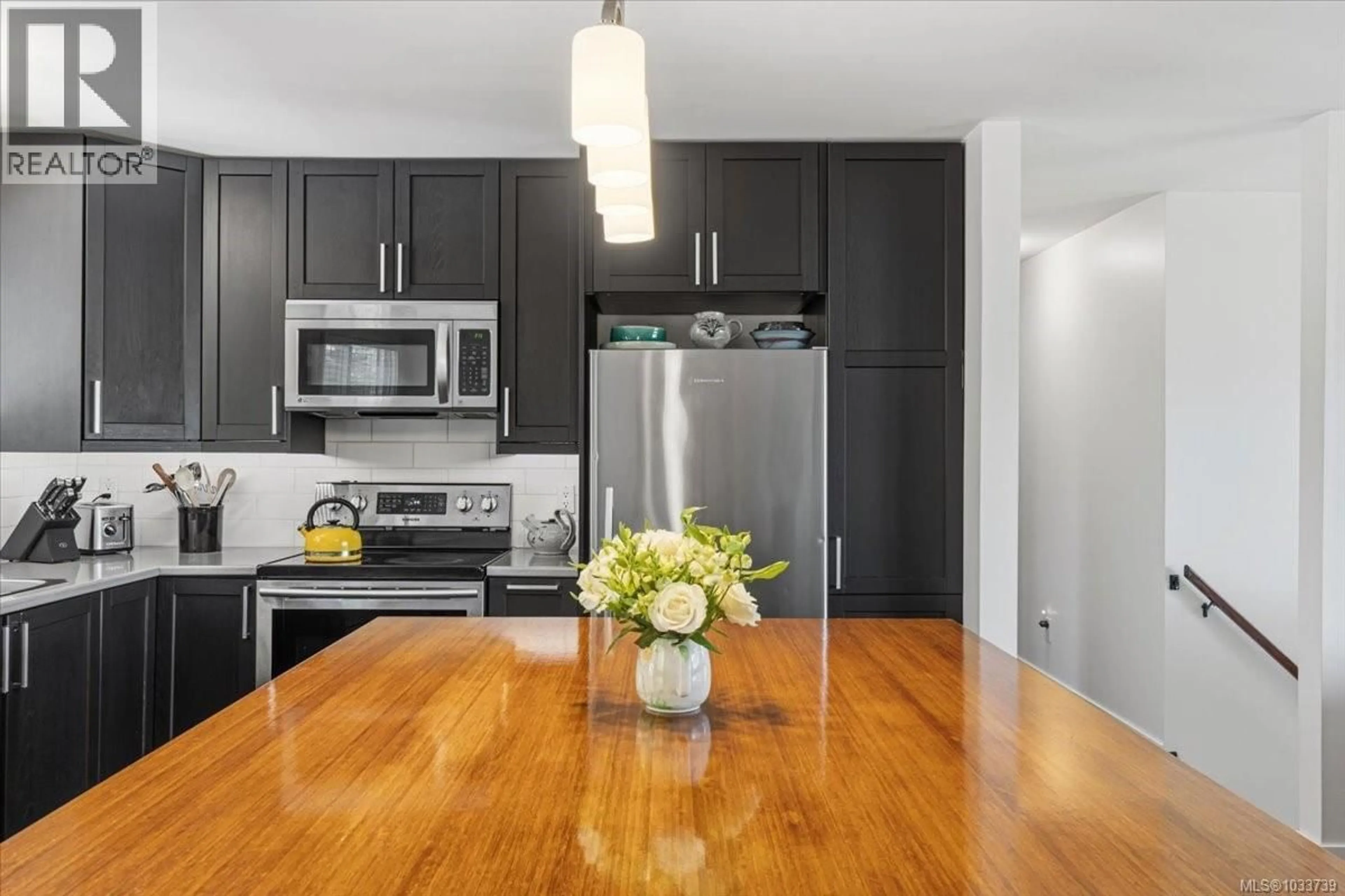 Open concept kitchen, wood/laminate floor for 2629 WILLOW GROUSE CRESCENT, Nanaimo British Columbia V9T3T5