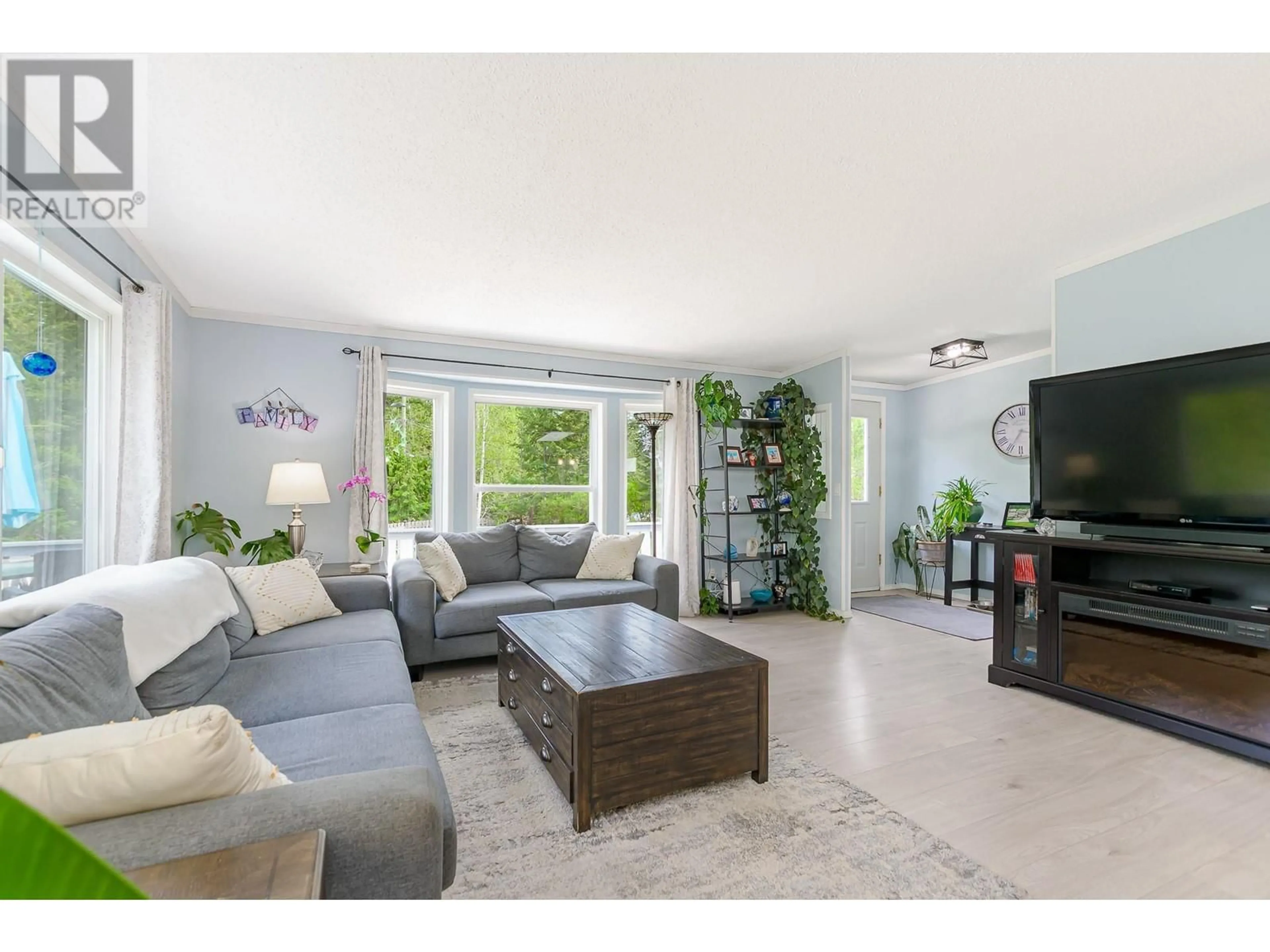 Living room with furniture, unknown for 725 ABBINGTON LANE, Tappen British Columbia V0E2X0