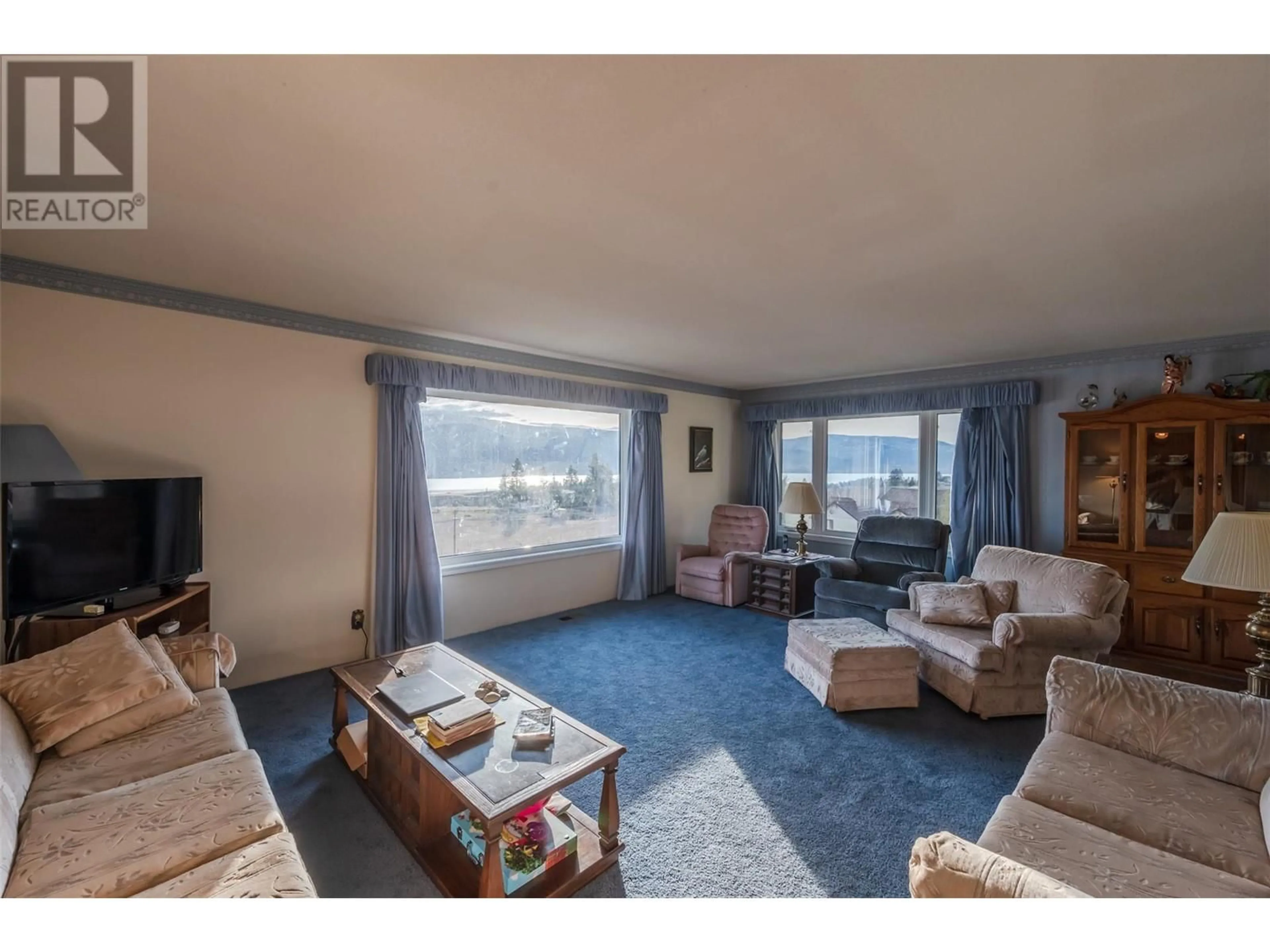 Living room with furniture, unknown for 9800 GIANTS HEAD ROAD, Summerland British Columbia V0H1Z7