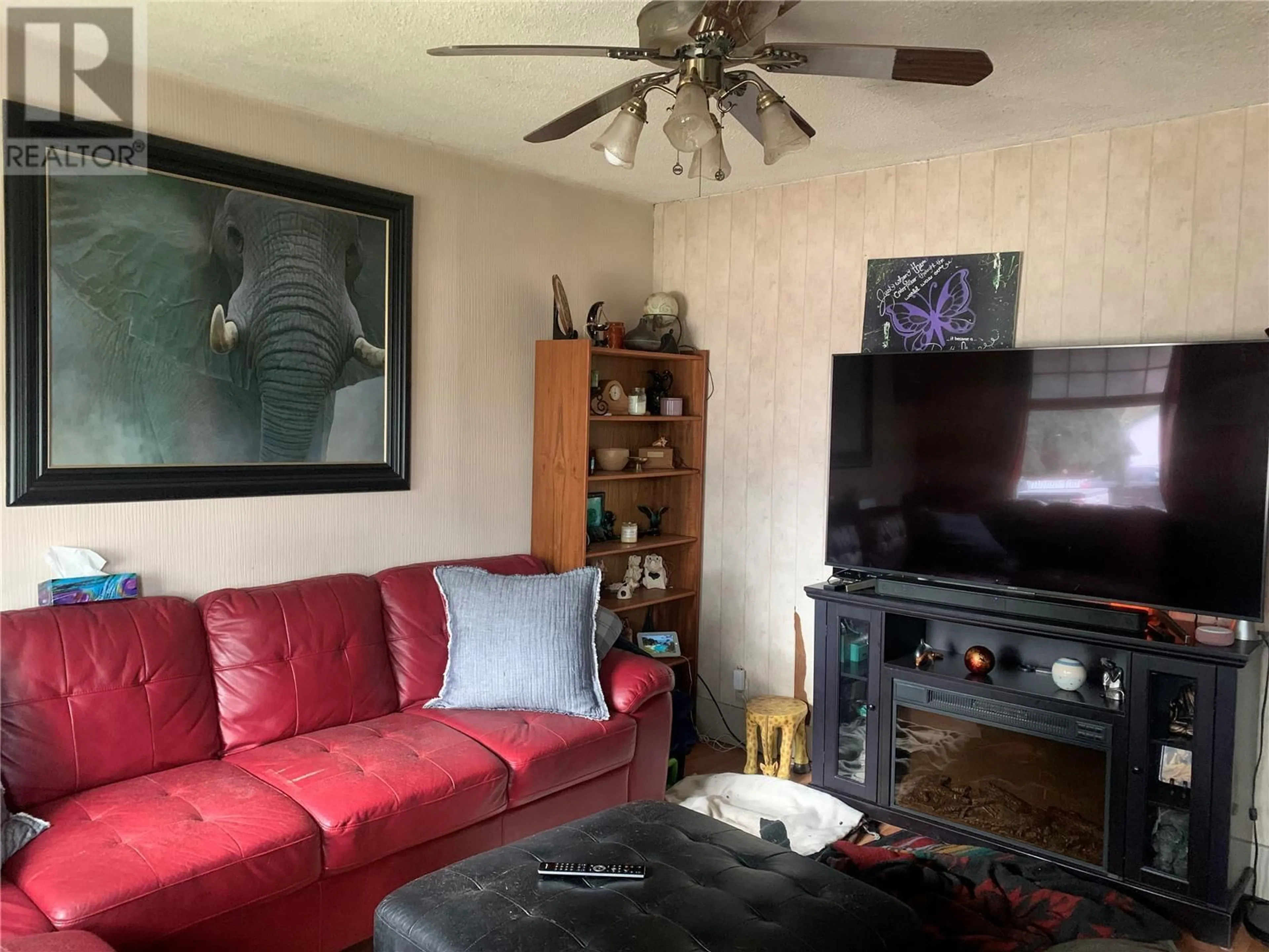 Living room with furniture, unknown for 750 FULLER AVENUE, Kelowna British Columbia V1Y6X3