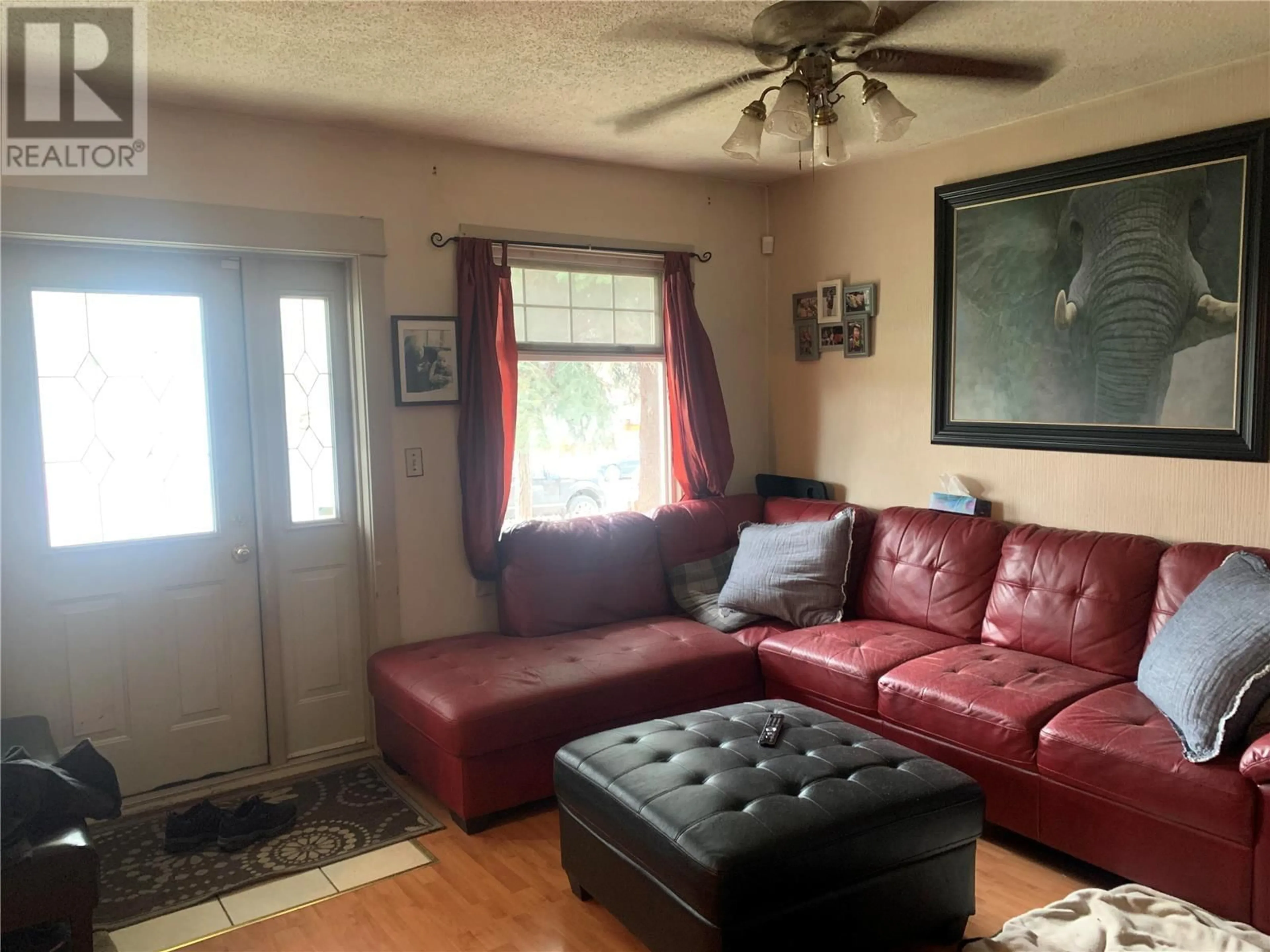 Living room with furniture, unknown for 750 FULLER AVENUE, Kelowna British Columbia V1Y6X3