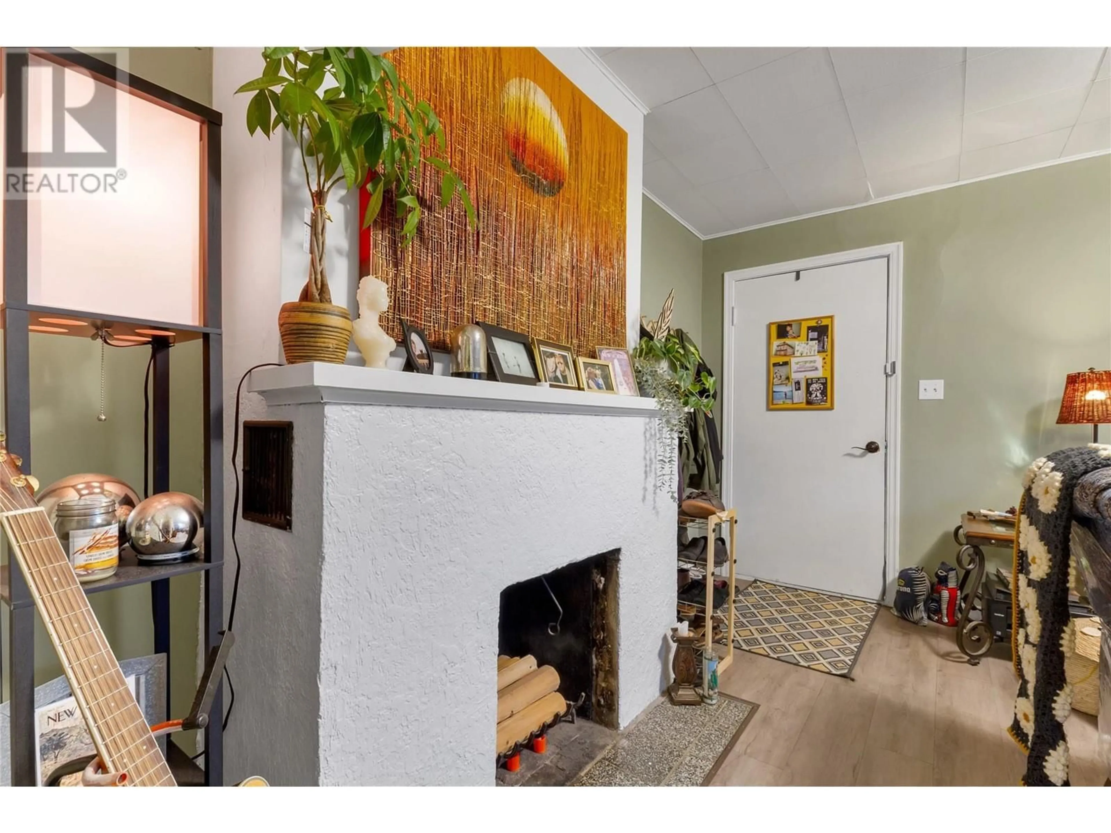 Indoor entryway for 3202/3204 20A STREET, Vernon British Columbia V1T4E9