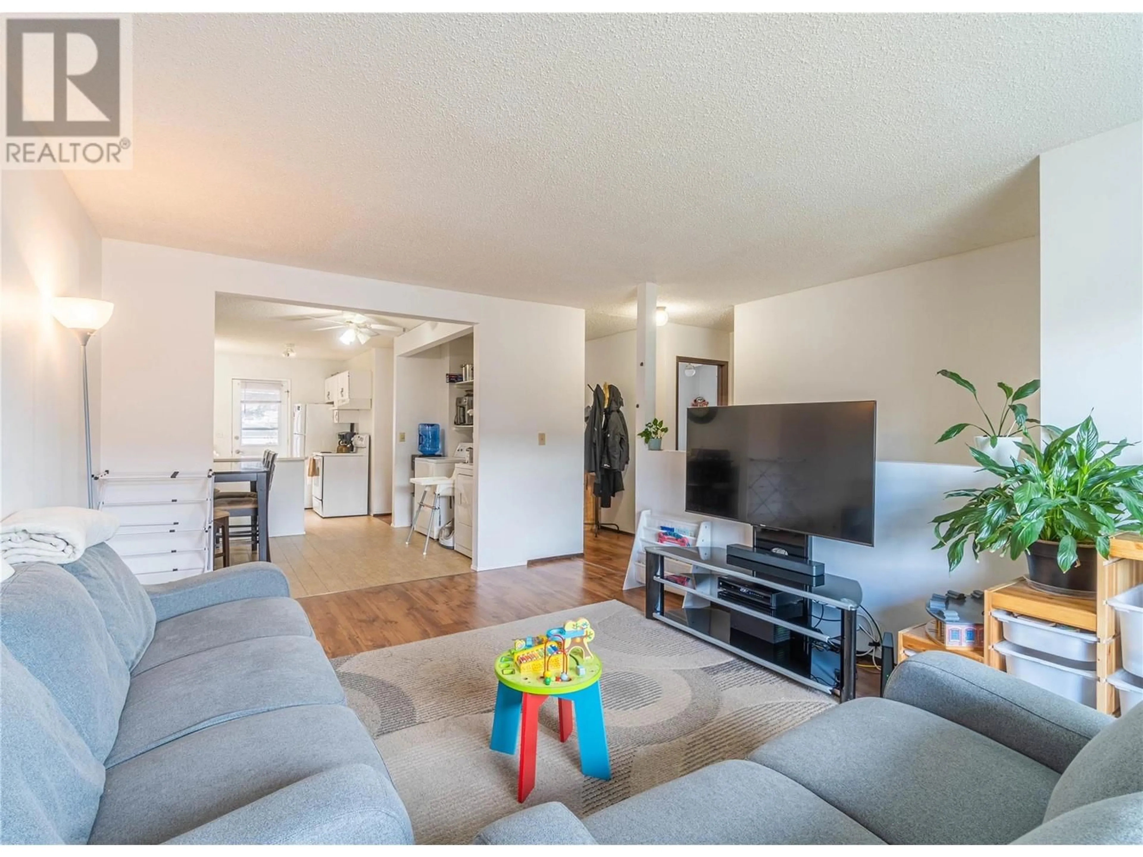 Living room with furniture, unknown for 217 BROOKE Drive Unit# A, Chase British Columbia V0E1M0