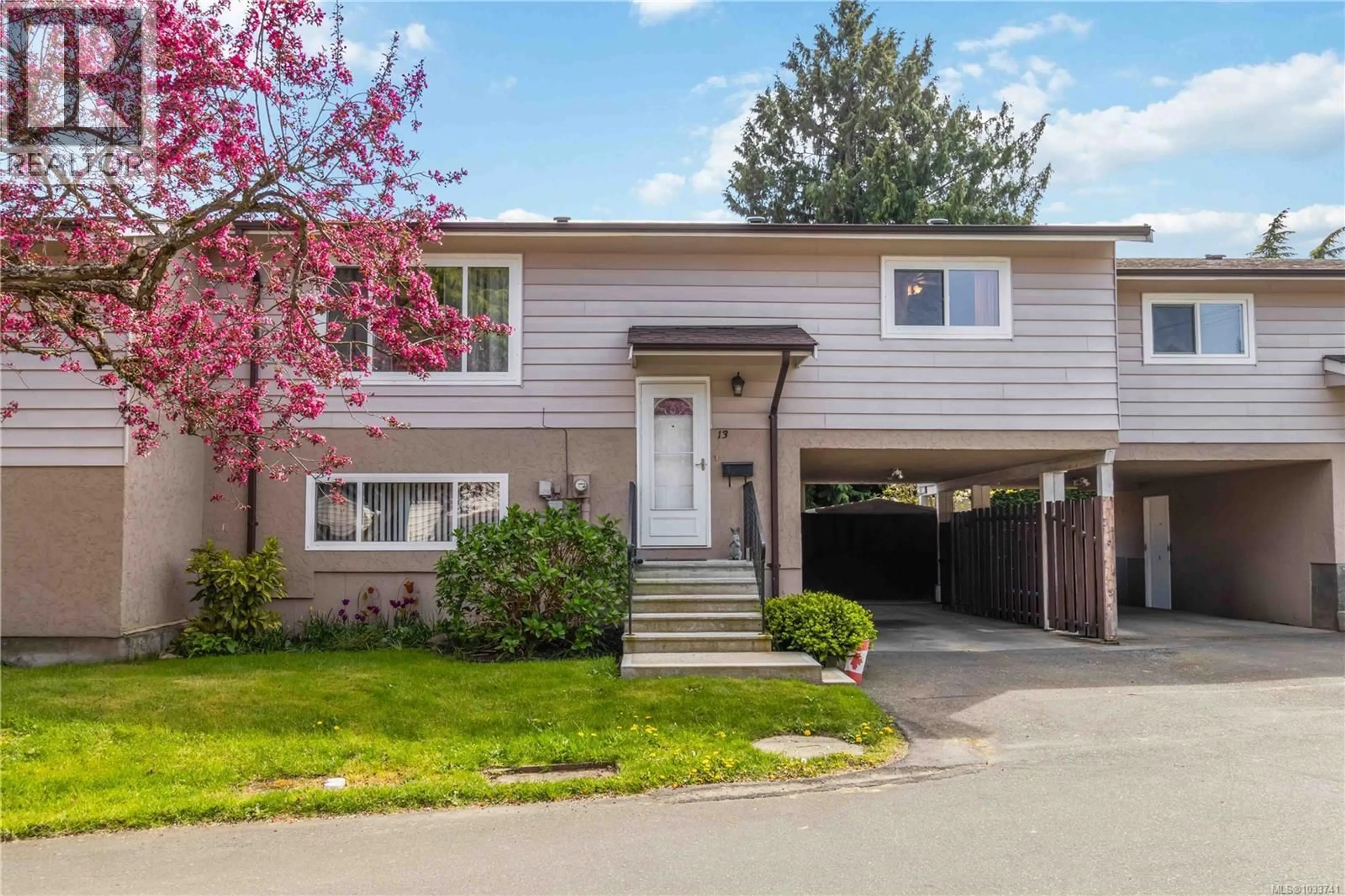 Home with vinyl exterior material, street for 13 - 7675 EAST SAANICH ROAD, Central Saanich British Columbia V8M1L9