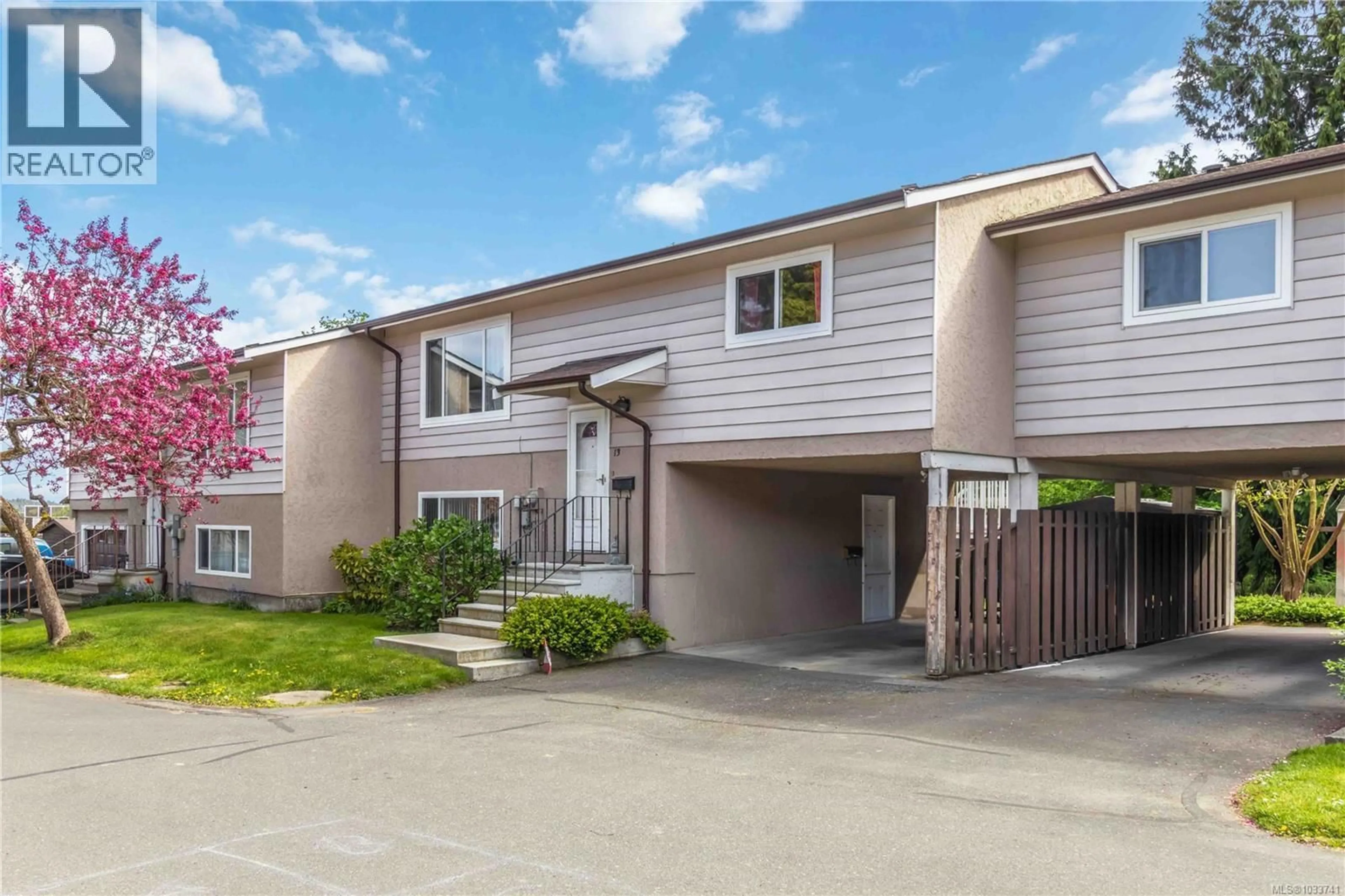 Home with vinyl exterior material, street for 13 - 7675 EAST SAANICH ROAD, Central Saanich British Columbia V8M1L9