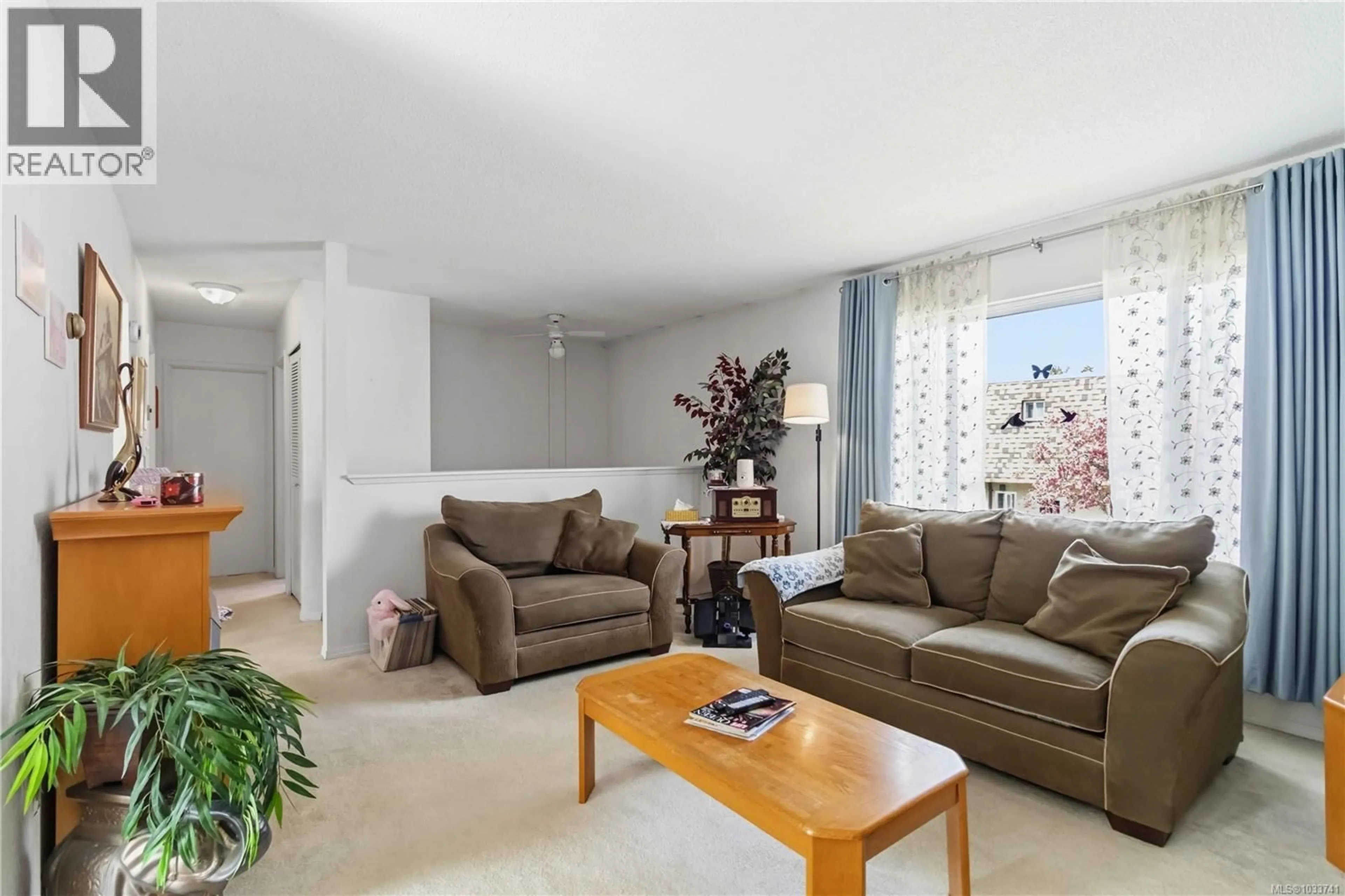 Living room with furniture, unknown for 13 - 7675 EAST SAANICH ROAD, Central Saanich British Columbia V8M1L9