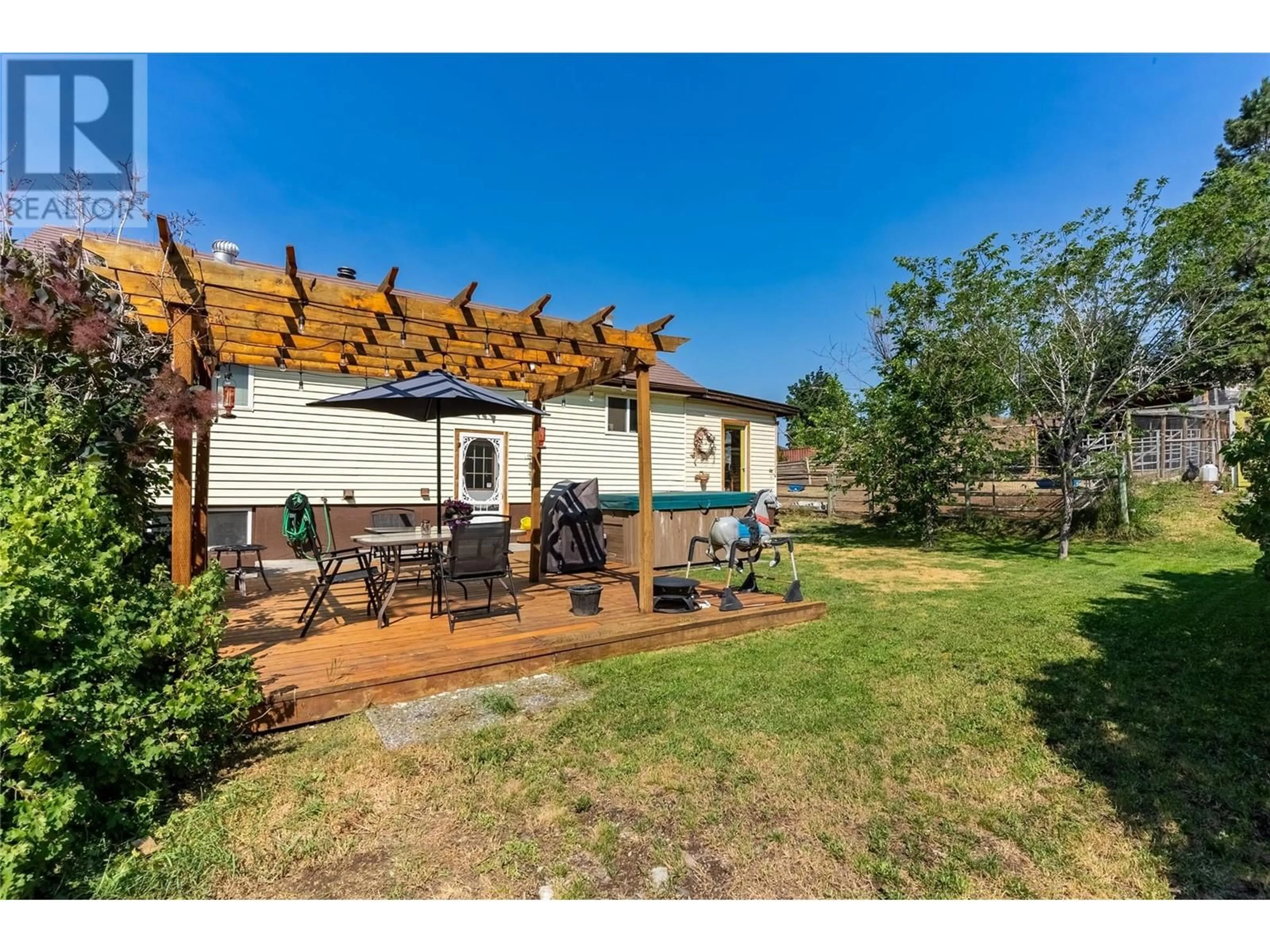Patio, unknown for 4088 HILLS FRONTAGE ROAD, Cache Creek British Columbia V0K1H0