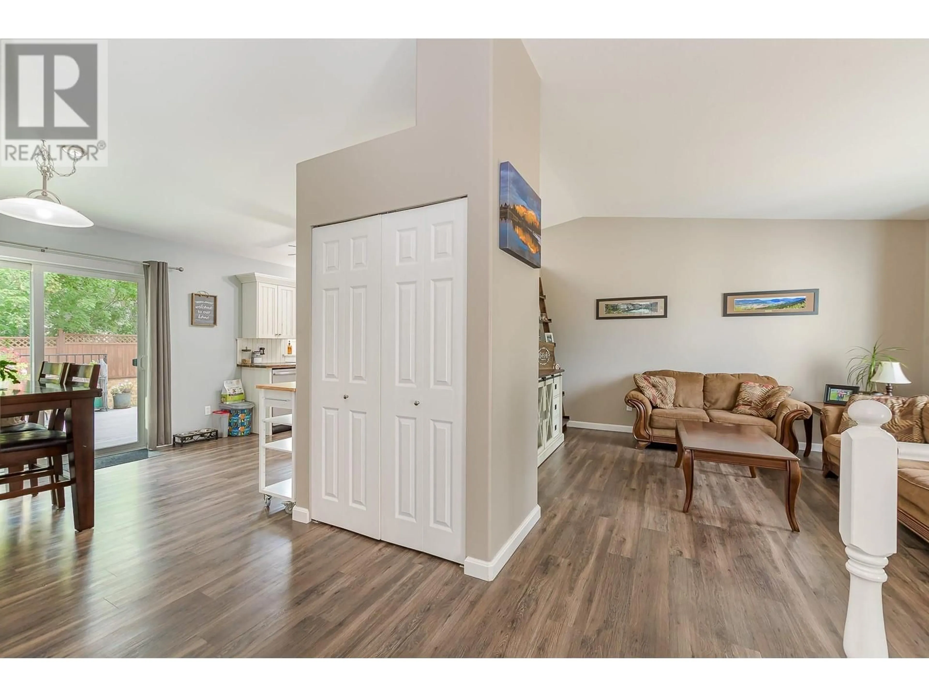 Indoor entryway for 1630 17 STREET SOUTHEAST, Salmon Arm British Columbia V1E2M6