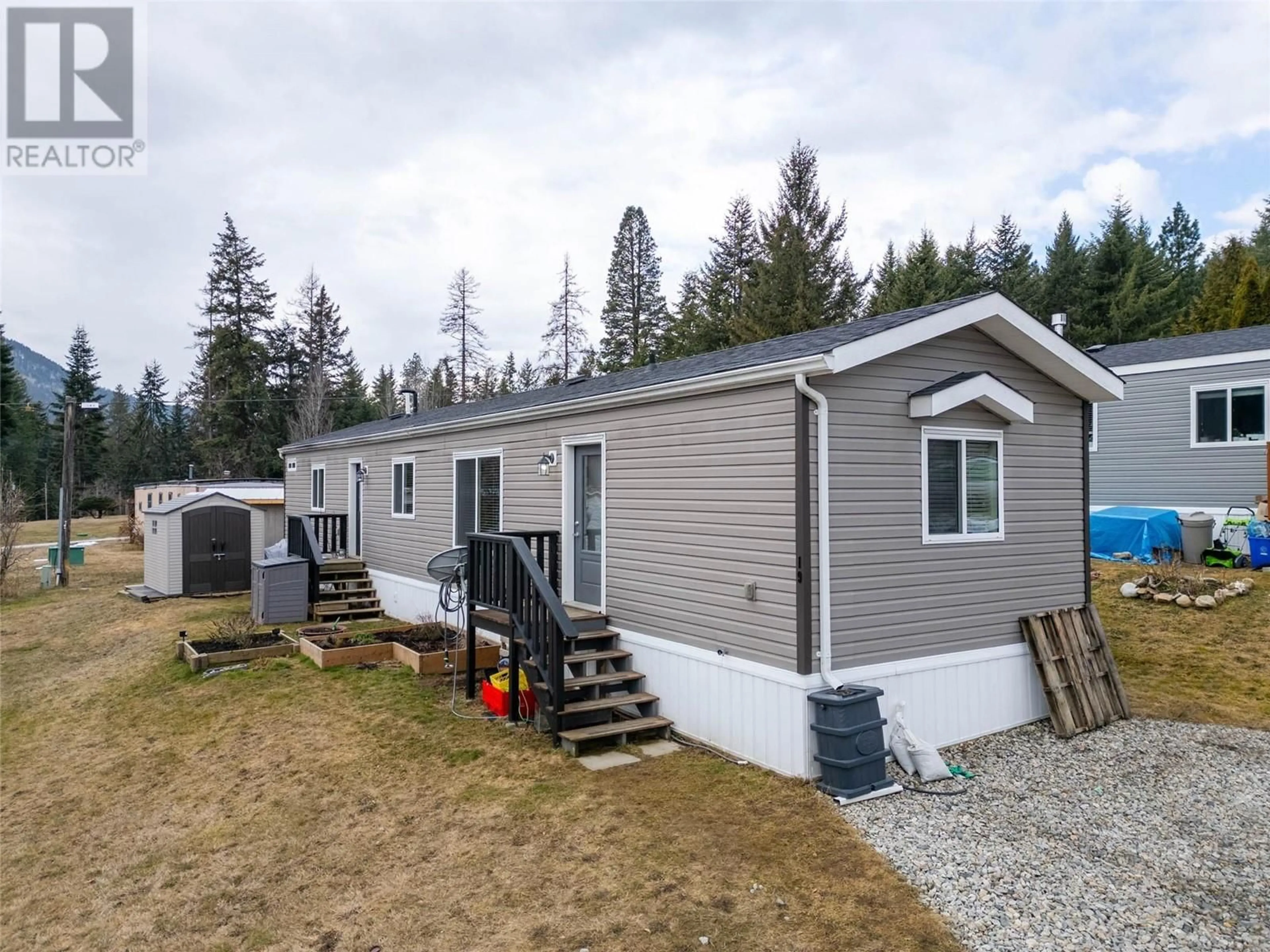 Home with vinyl exterior material, unknown for 19 - 2905 LOWER SIX MILE ROAD, Nelson British Columbia V1L6L5