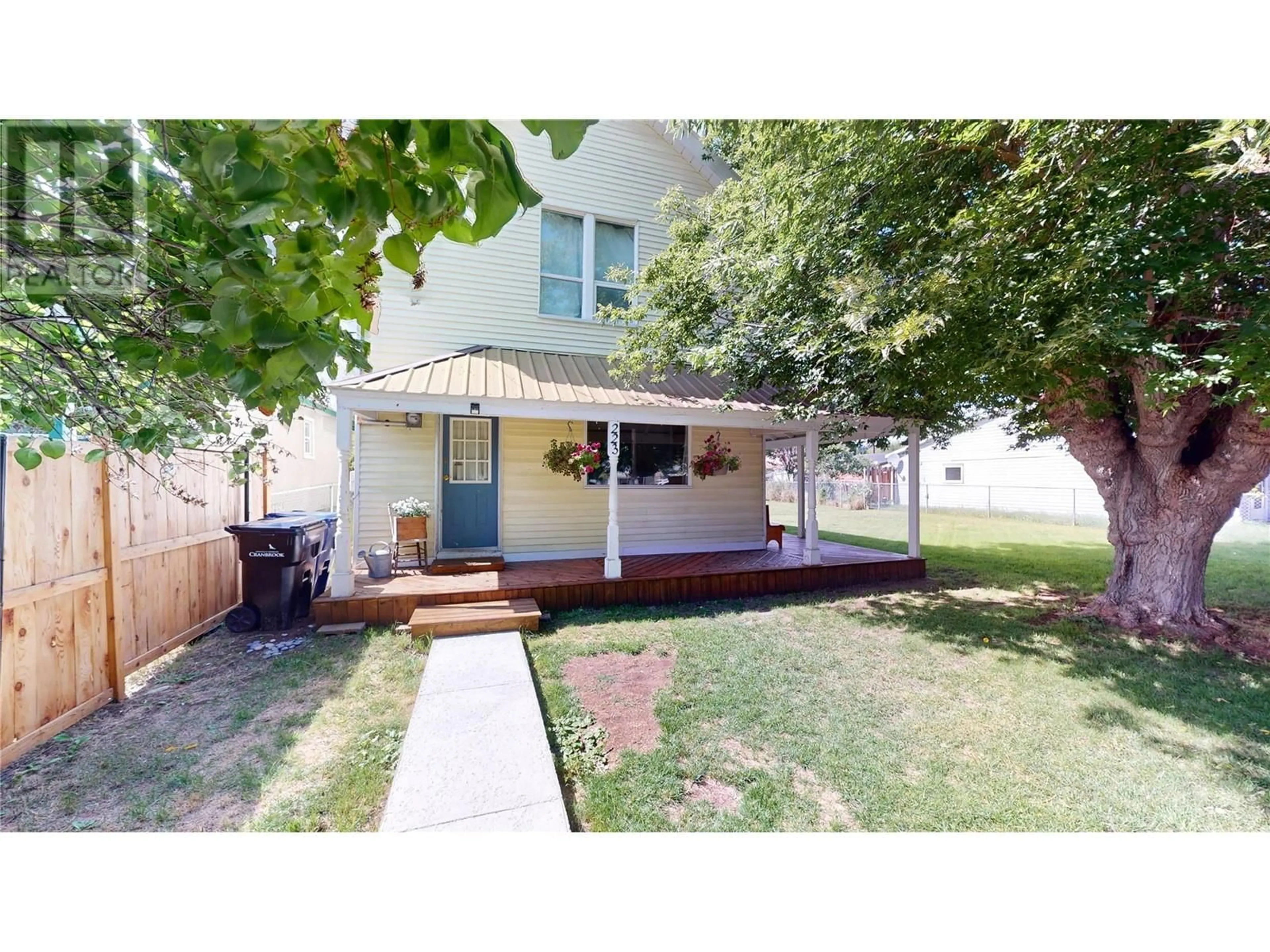 Home with vinyl exterior material, street for 223 4TH AVENUE SOUTH, Cranbrook British Columbia V1C2E4