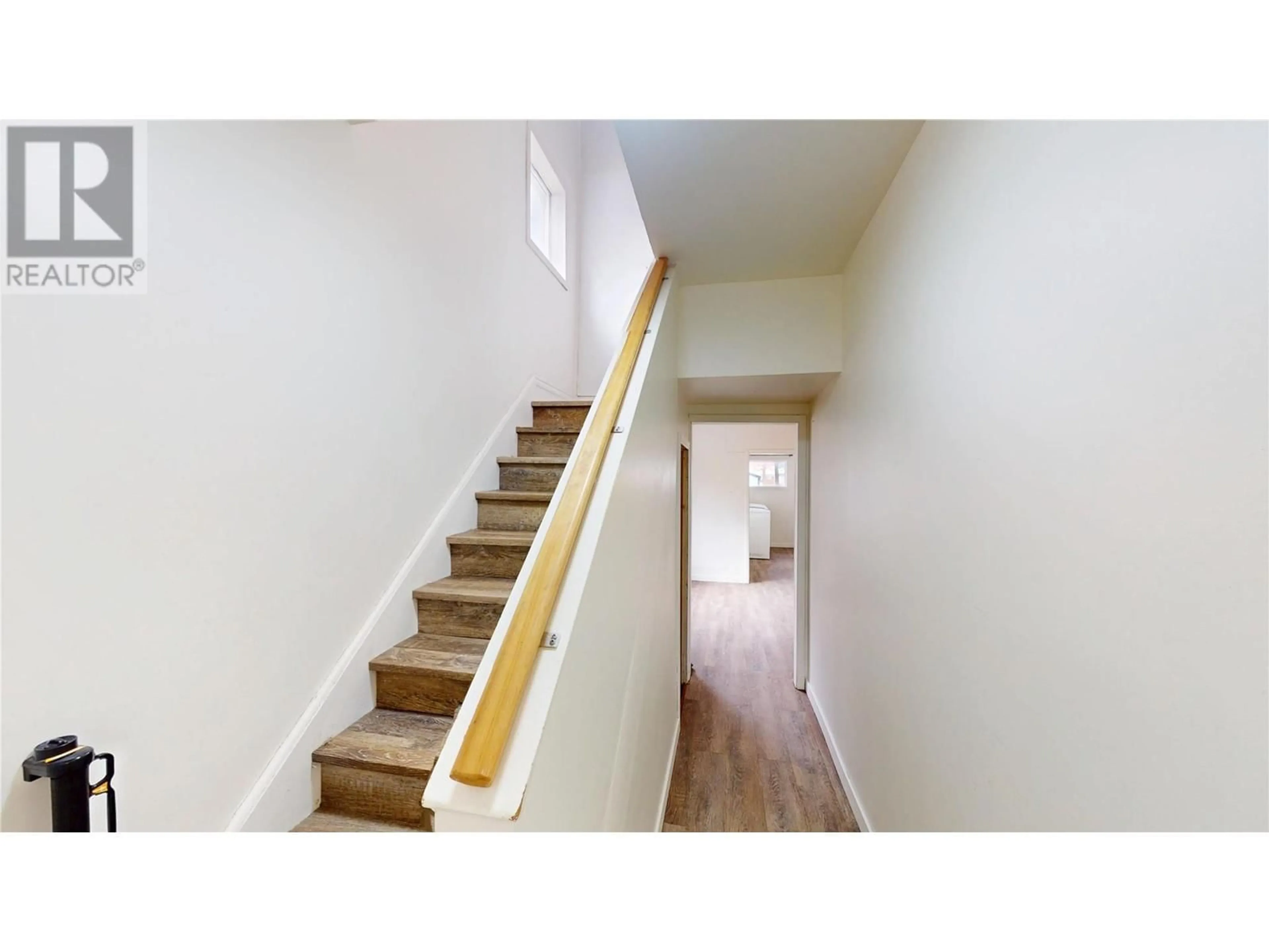Stairs for 223 4TH AVENUE SOUTH, Cranbrook British Columbia V1C2E4