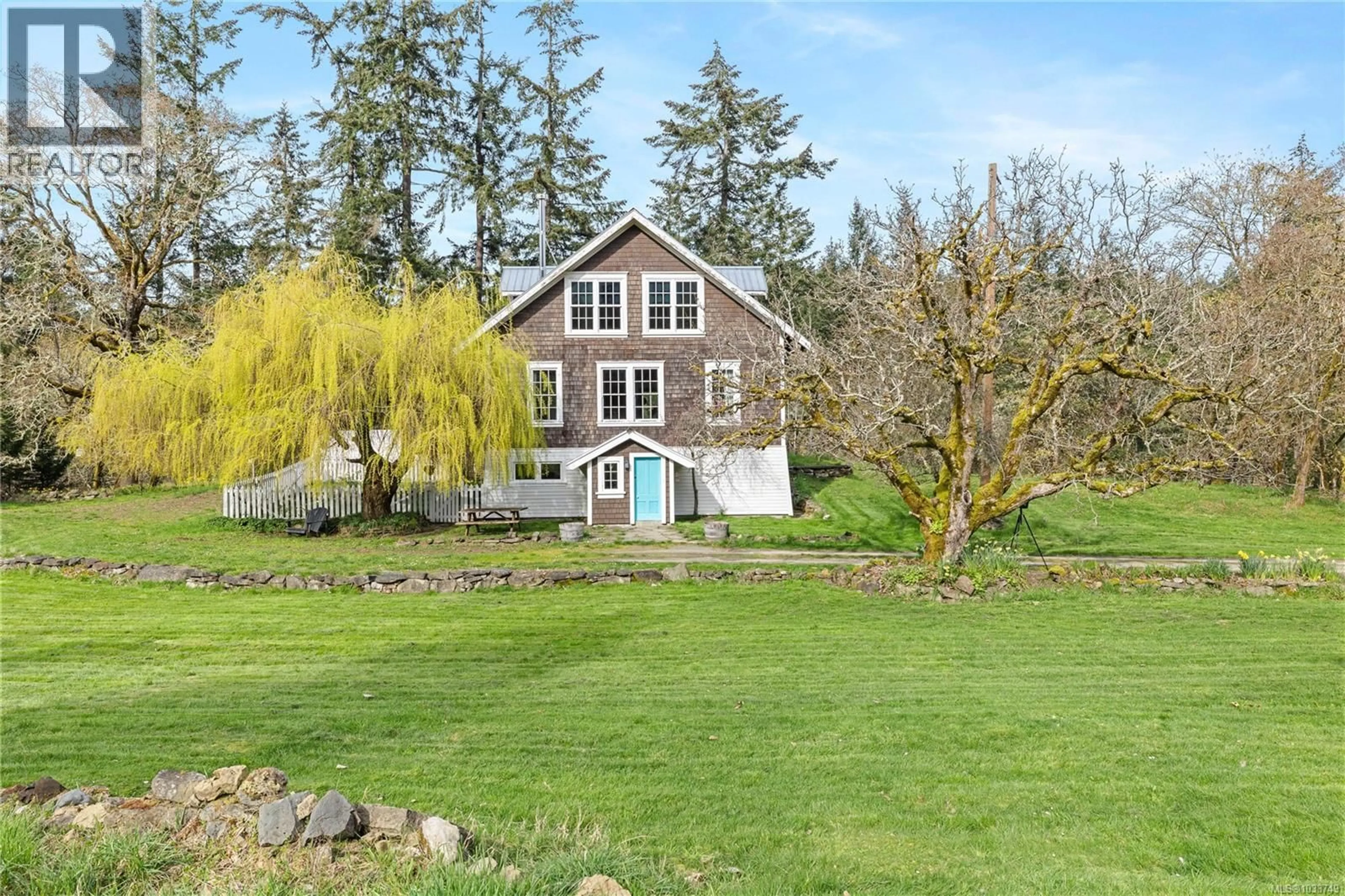A pic from outside/outdoor area/front of a property/back of a property/a pic from drone, water/lake/river/ocean view for 301 EPRON ROAD, Salt Spring British Columbia V8K2B4