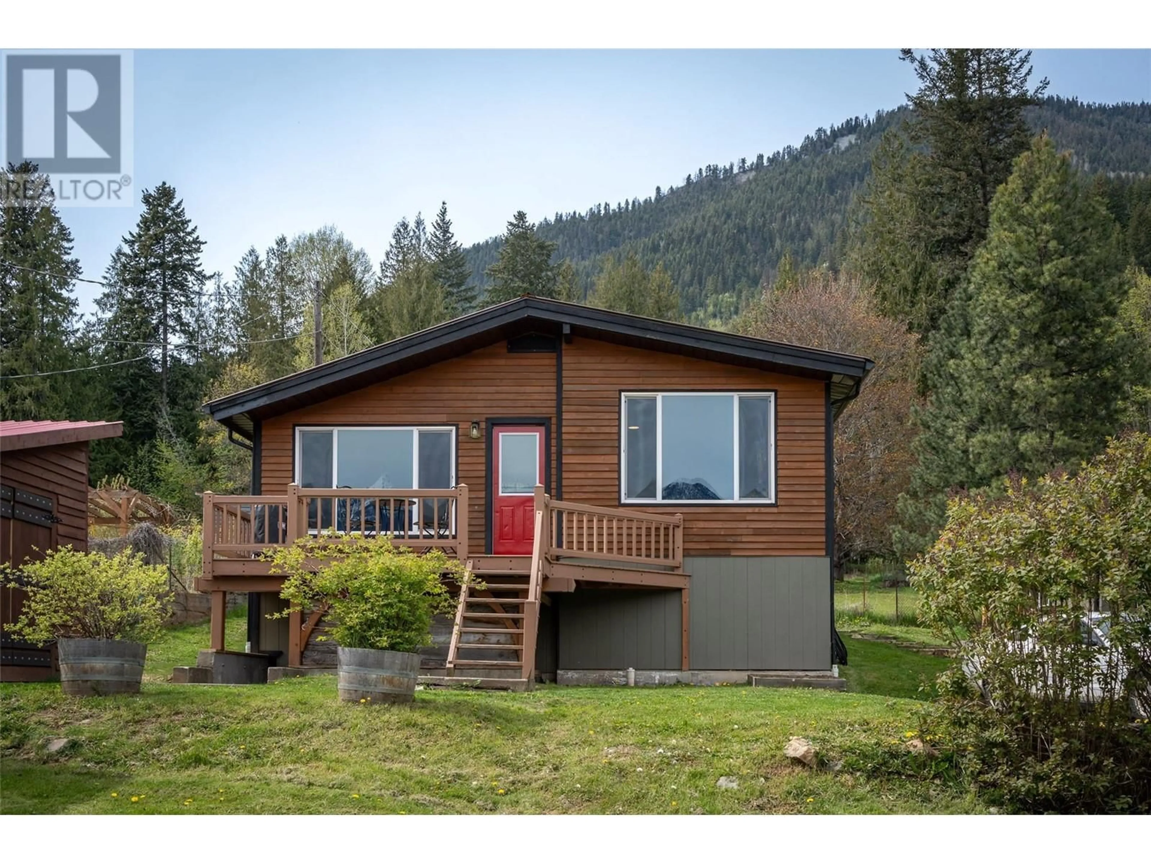 Home with vinyl exterior material, unknown for 127 8TH NORTH STREET, Kaslo British Columbia V0G1M0